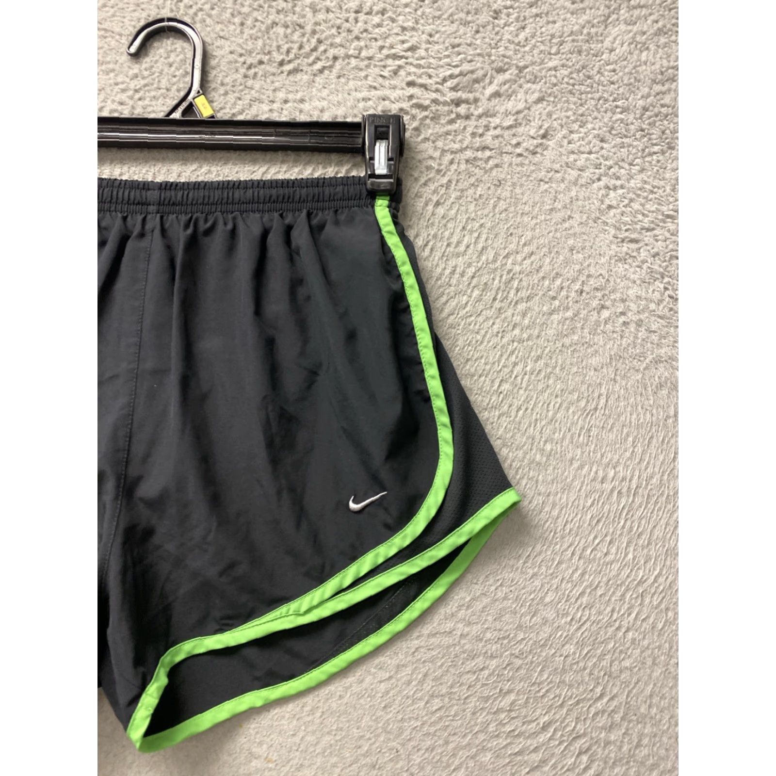Nike Nike Running Shorts Women's Size S Black Lightweight 154-31 Size 28" / US 6 / IT 42 - 2 Thumbnail