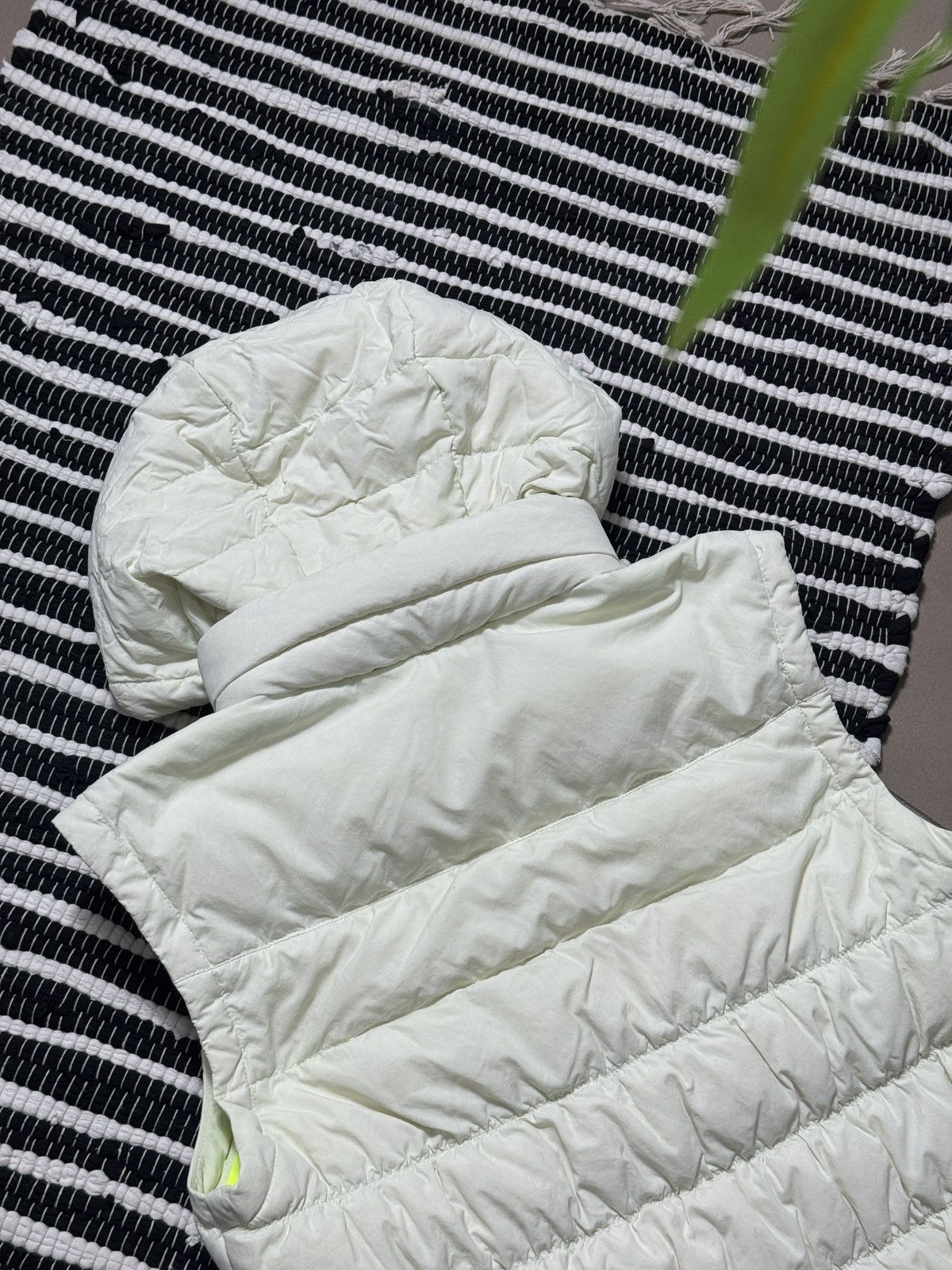 Nike VINTAGE NIKE 2000s WHITE DOWN PUFFER VEST Size XS / US 0-2 / IT 36-38 - 11 Thumbnail
