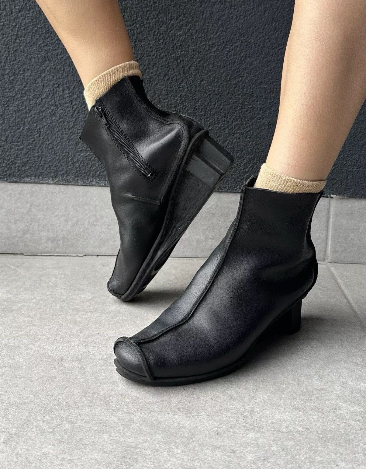 Trippen Trippen Womens Black Shoes Zip Up Ankle Boots Size 38 Size US 7.5 / IT 37.5 - 2 Thumbnail