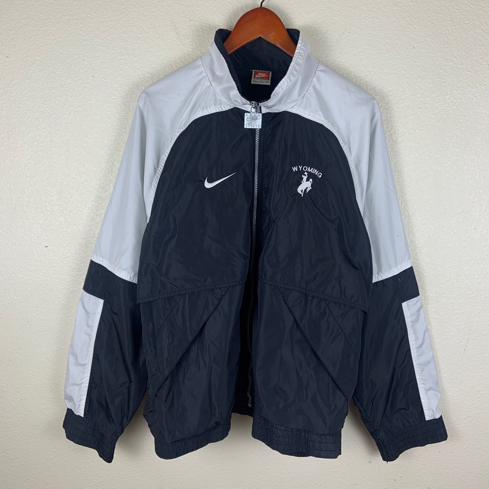 Nike Vintage Nike Wyoming Windbreaker Size US L / EU 52-54 / 3 - 1 Thumbnail