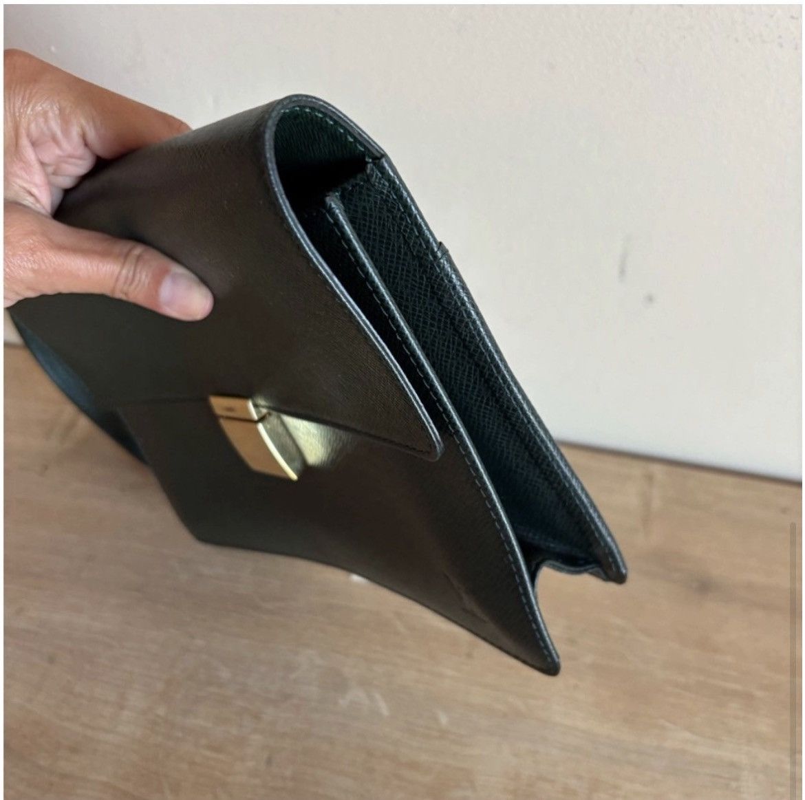 Louis Vuitton Louis Vuitton leather clutch Bag Size ONE SIZE - 4 Thumbnail