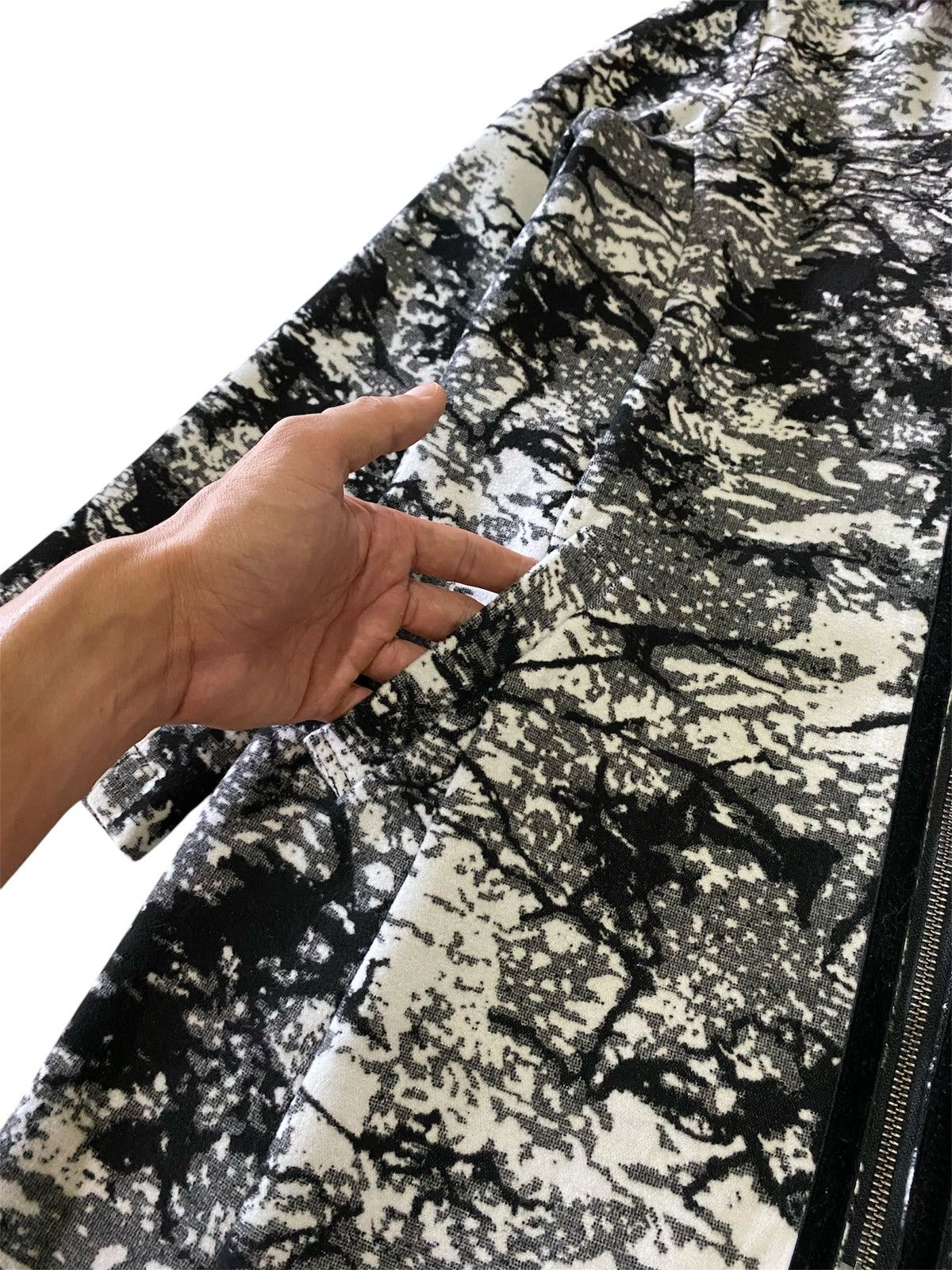 Japanese Brand Fur Raymayers Fabric From ITALY Monochrome Jacket Zip Hoodie Size US M / EU 48-50 / 2 - 6 Thumbnail
