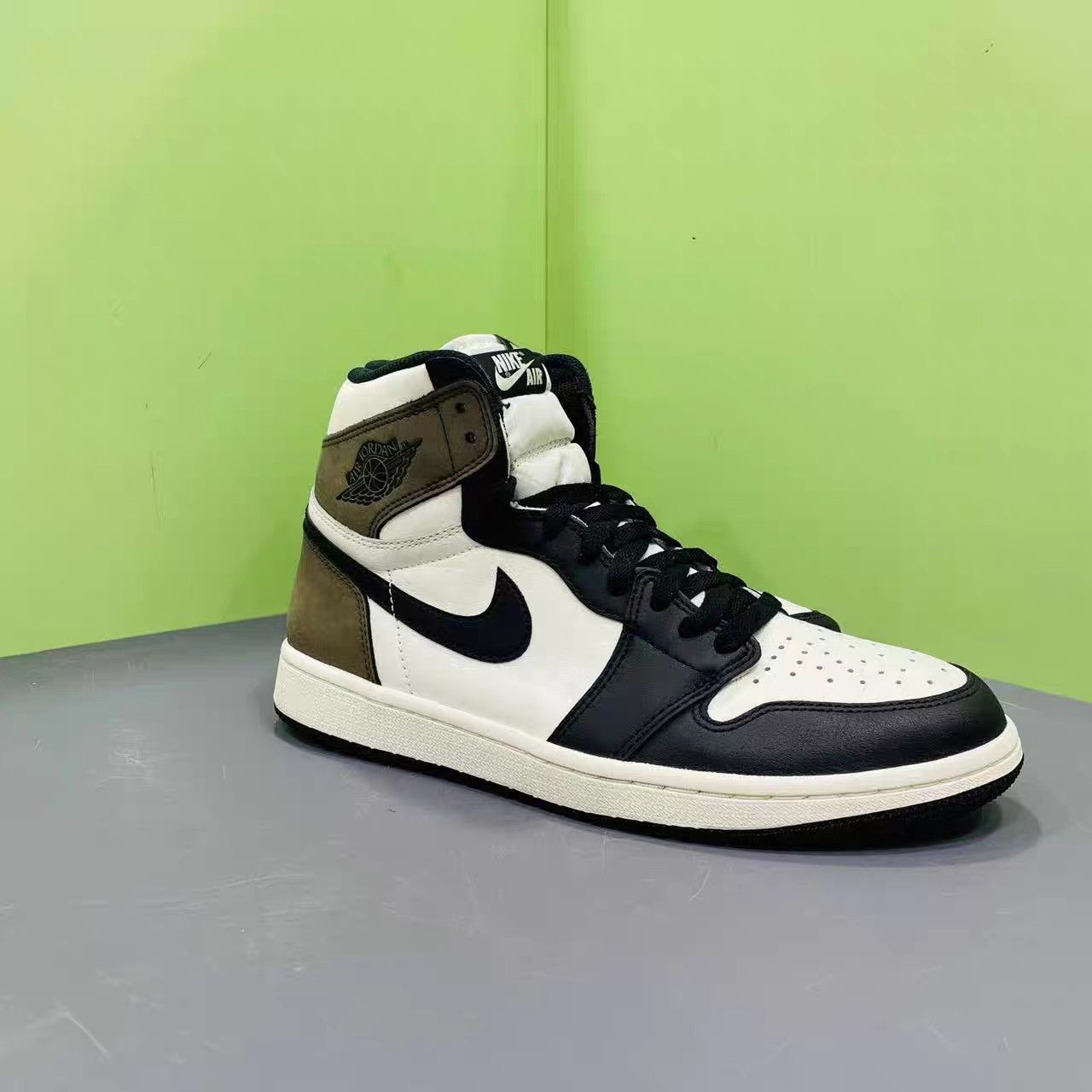 Nike AJ1 Mocha Basketball Shoes K15 Size US 10 / EU 43 - 4 Thumbnail