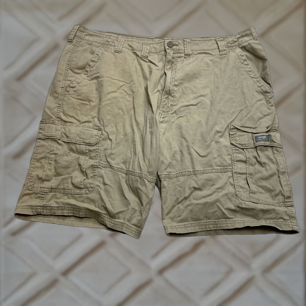 Wrangler Wrangler Cargo Shorts Mens 44 Relaxed Fit Beige Brown Pockets Inseam 910" Adult Size US 44 / EU 60 - 1 Thumbnail
