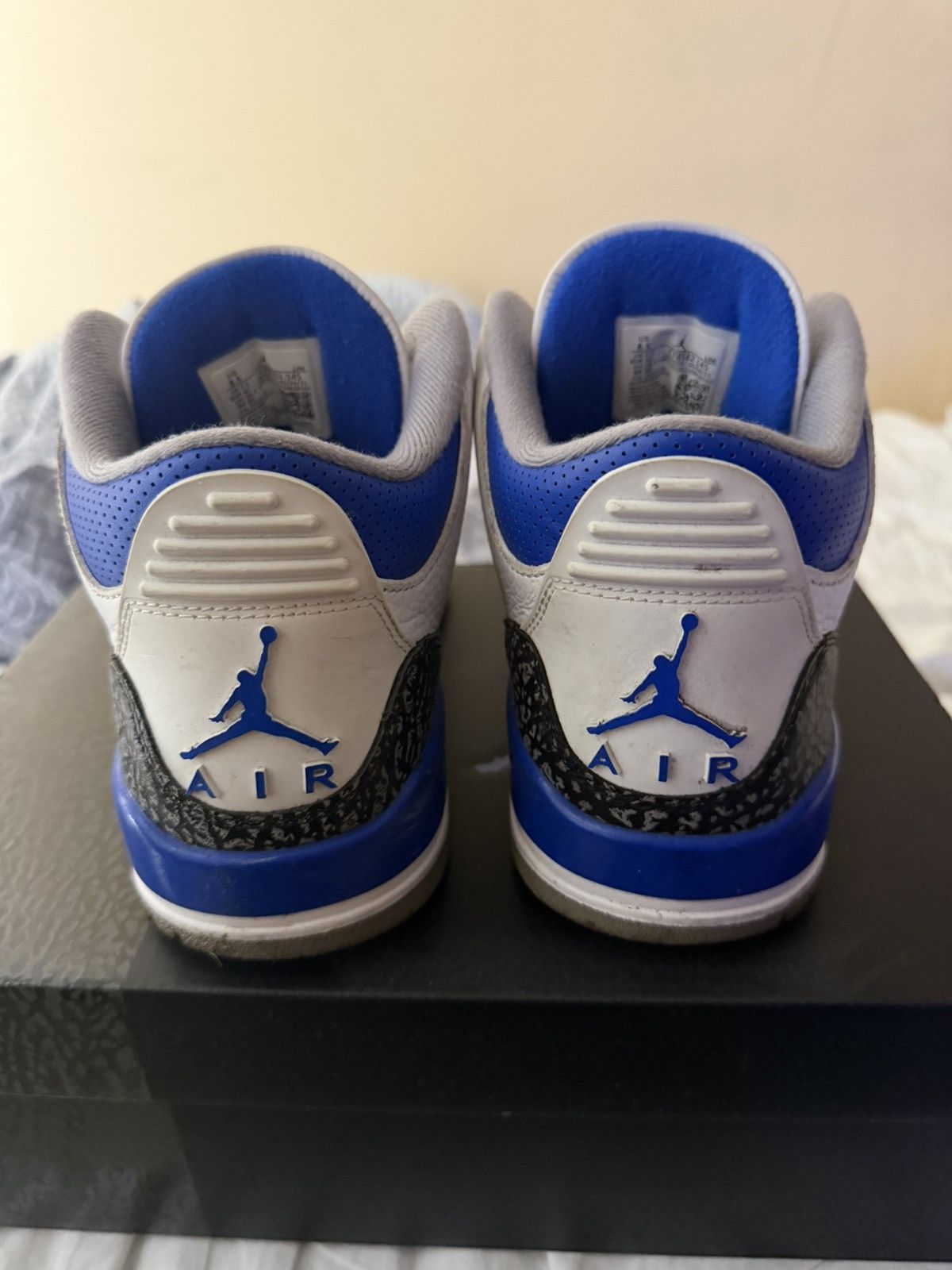 Jordan Brand Air jordan 3 retros Size US 8.5 / EU 41-42 - 2 Thumbnail
