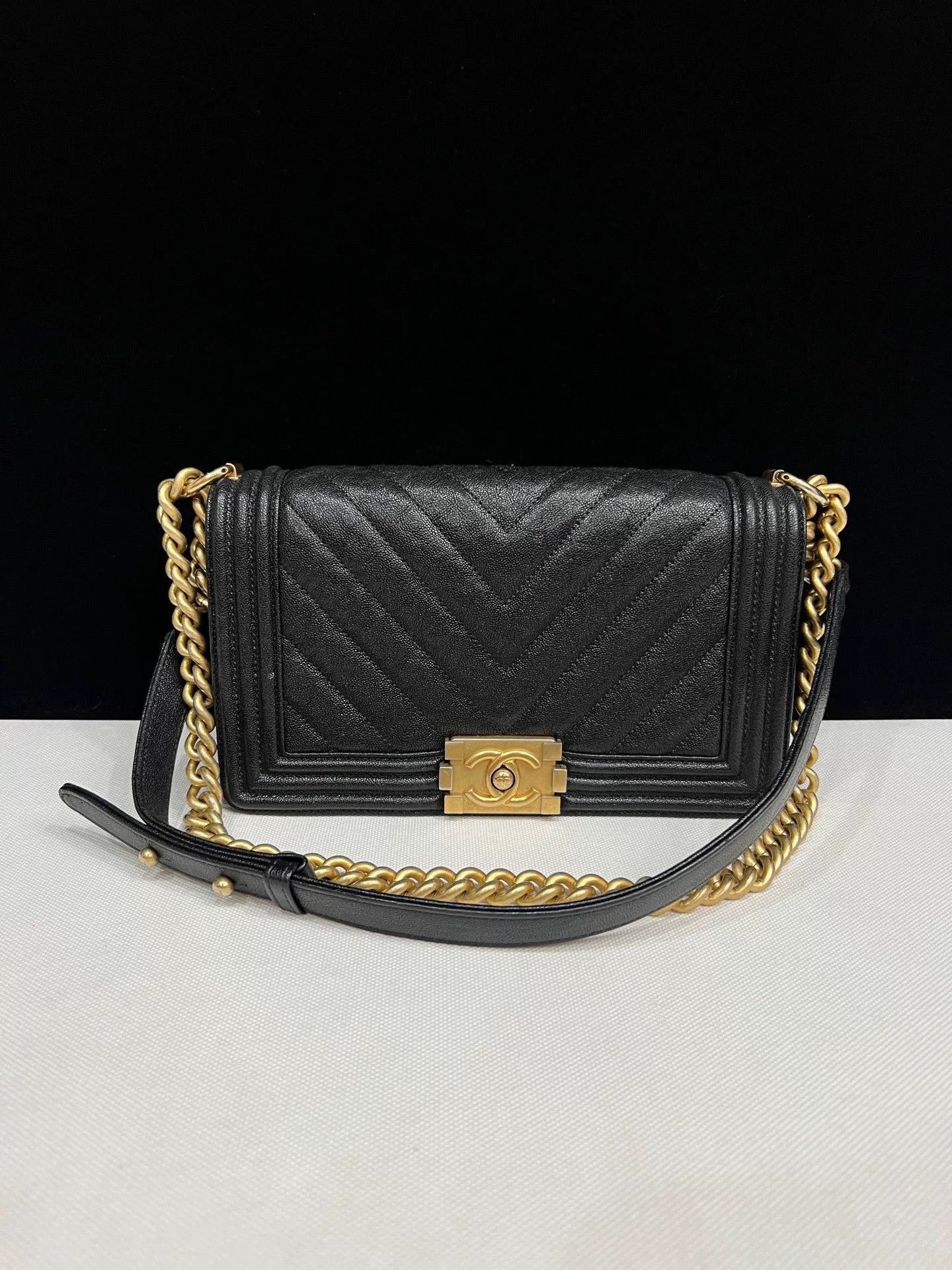 Chanel Pre-loved Bag Very good condition Size ONE SIZE - 1 Thumbnail