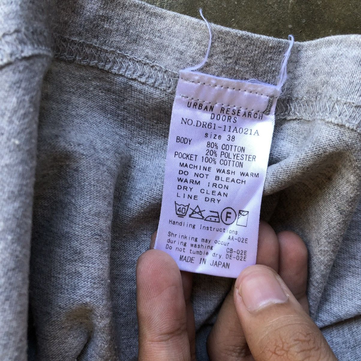 URBAN RESEARCH DOORS 🇯🇵2000s Urban Research Doors Big Pocket With Zipper Tee Grey Size US M / EU 48-50 / 2 - 10 Thumbnail