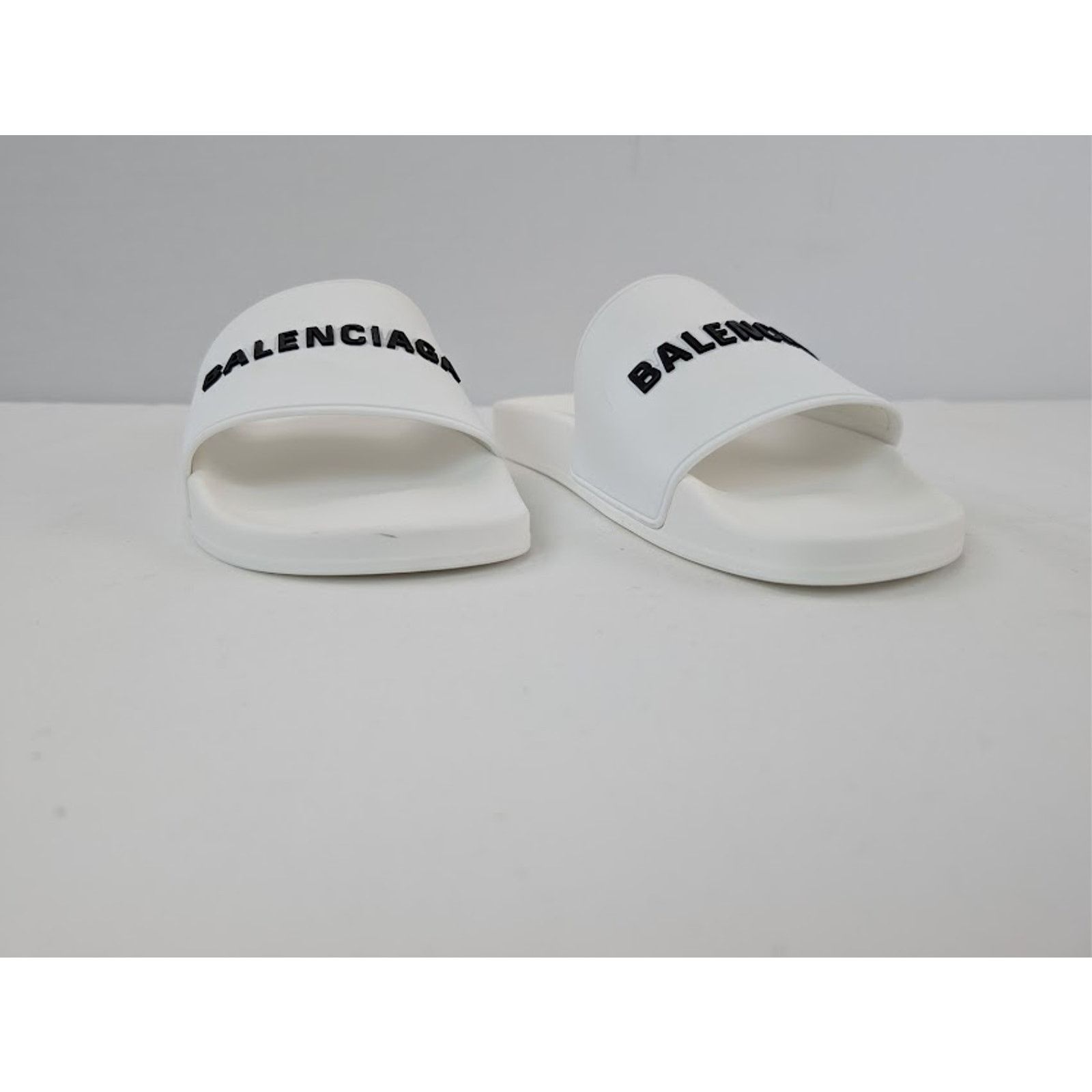 Balenciaga o1rshd1 Q:2 / Rubber Logo Pool Slide Sandals White / Black Size US 14 / EU 47 - 5 Thumbnail