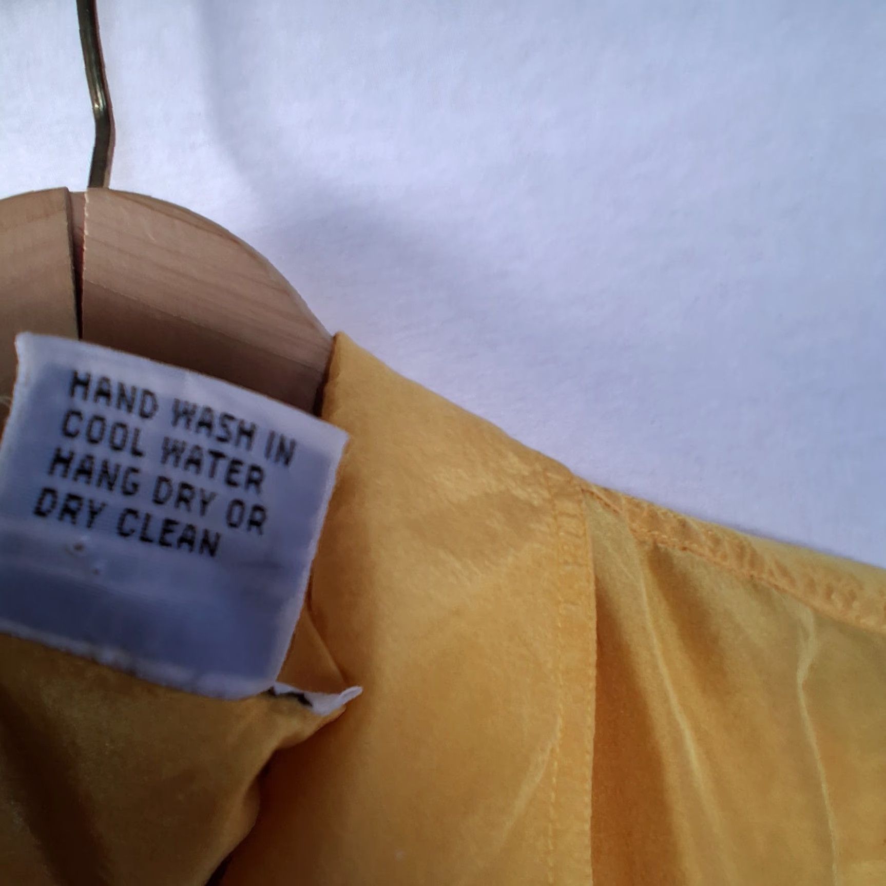 Vintage VINTAGE 1990s Reputation Silk Blouse Women L Yellow Short Sleeve READ Time: Casual Button Collared Silk Relaxed Regular Women Blouse Vintage 1990s Size L / US 10 / IT 46 - 4 Thumbnail