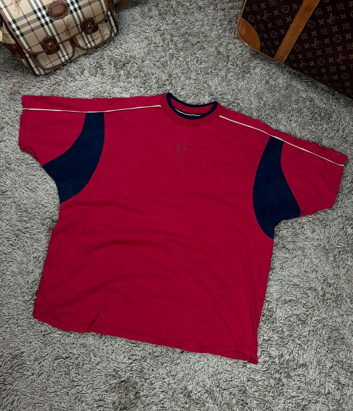 Nike Sportswear t shirt Nike Central Swoosh y2k original item Size US XL / EU 56 / 4 - 1 Thumbnail