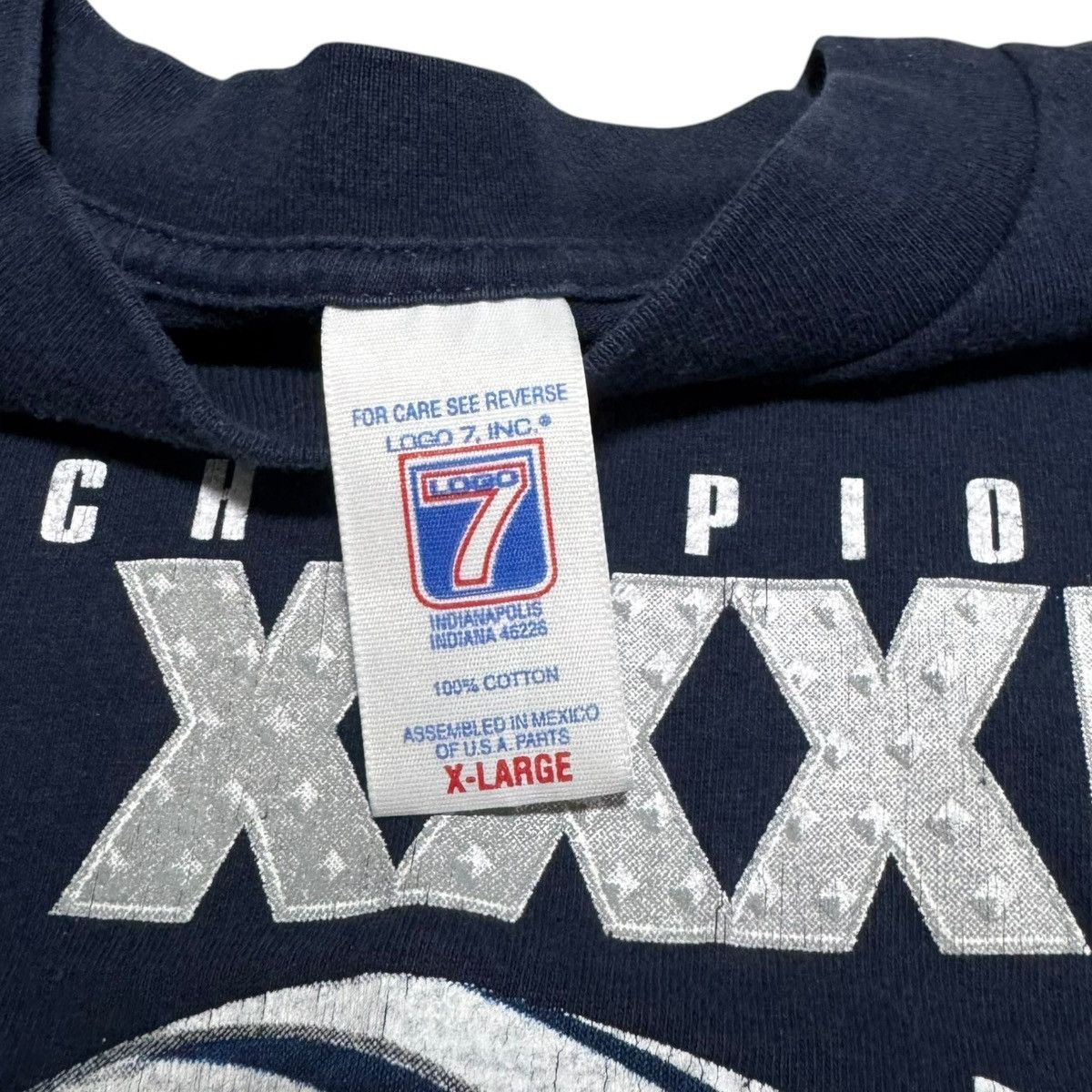 Logo 7 × NFL × Vintage Vintage Tennessee Titans Navy Blue Distressed Shirt Adult XL Size US XL / EU 56 / 4 - 6 Thumbnail