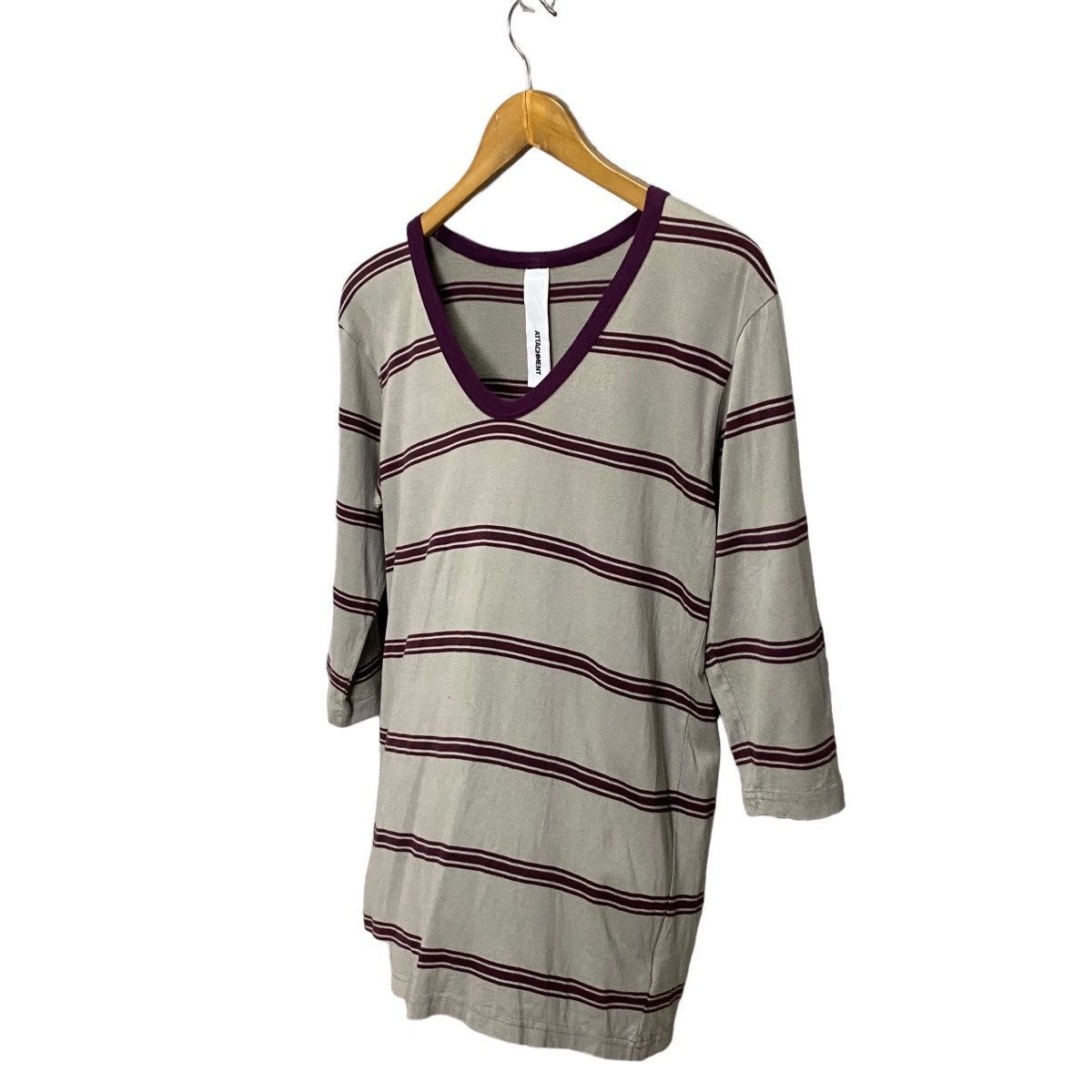 Attachment Attachment V-neck 3quarters tee Size US S / EU 44-46 / 1 - 3 Thumbnail