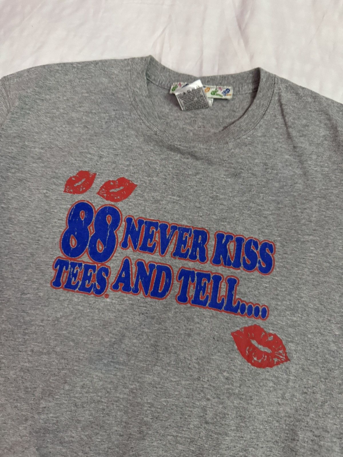 Vintage 2000s 88tees Kiss Skateboard Wording Tees Size US M / EU 48-50 / 2 - 3 Thumbnail