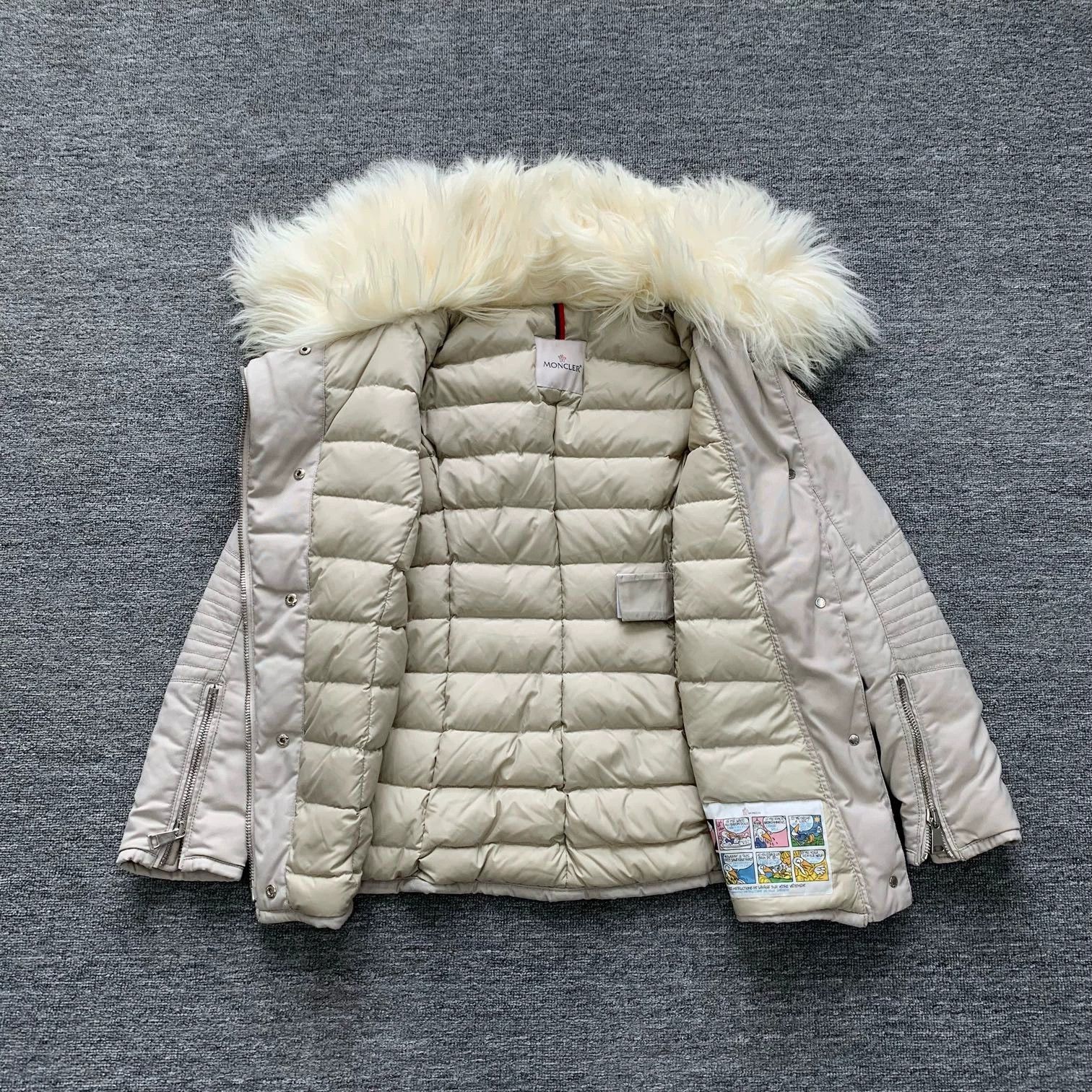 Moncler Moncler down jacket with fur collar and diagonal zipper Size M / US 6-8 / IT 42-44 - 3 Thumbnail