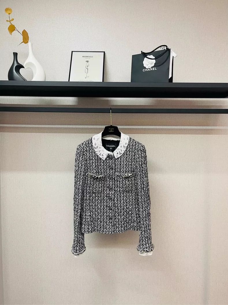 Chanel Chanel 23a high-priced beaded diamond buckle two-pocket la Size XS / US 0-2 / IT 36-38 - 1 Thumbnail