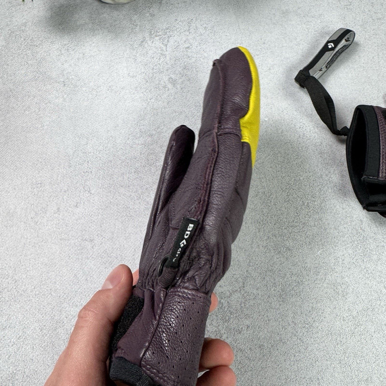 Black Diamond Black Dimond Spark Angel Finger Bordeaux Sulfur Gloves Size ONE SIZE - 17 Thumbnail