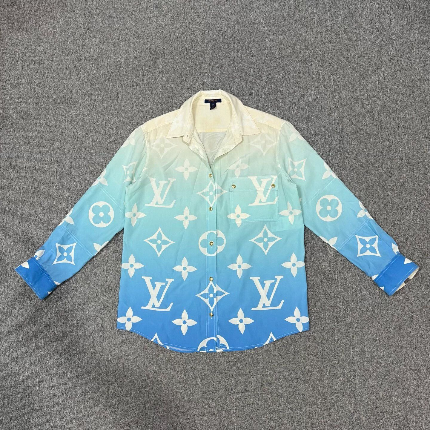 Louis Vuitton Louis Vuitton LV All-Over Logo Gradient Long-Sleeve Shirt Size XXS / US 00 / IT 34 - 1 Thumbnail