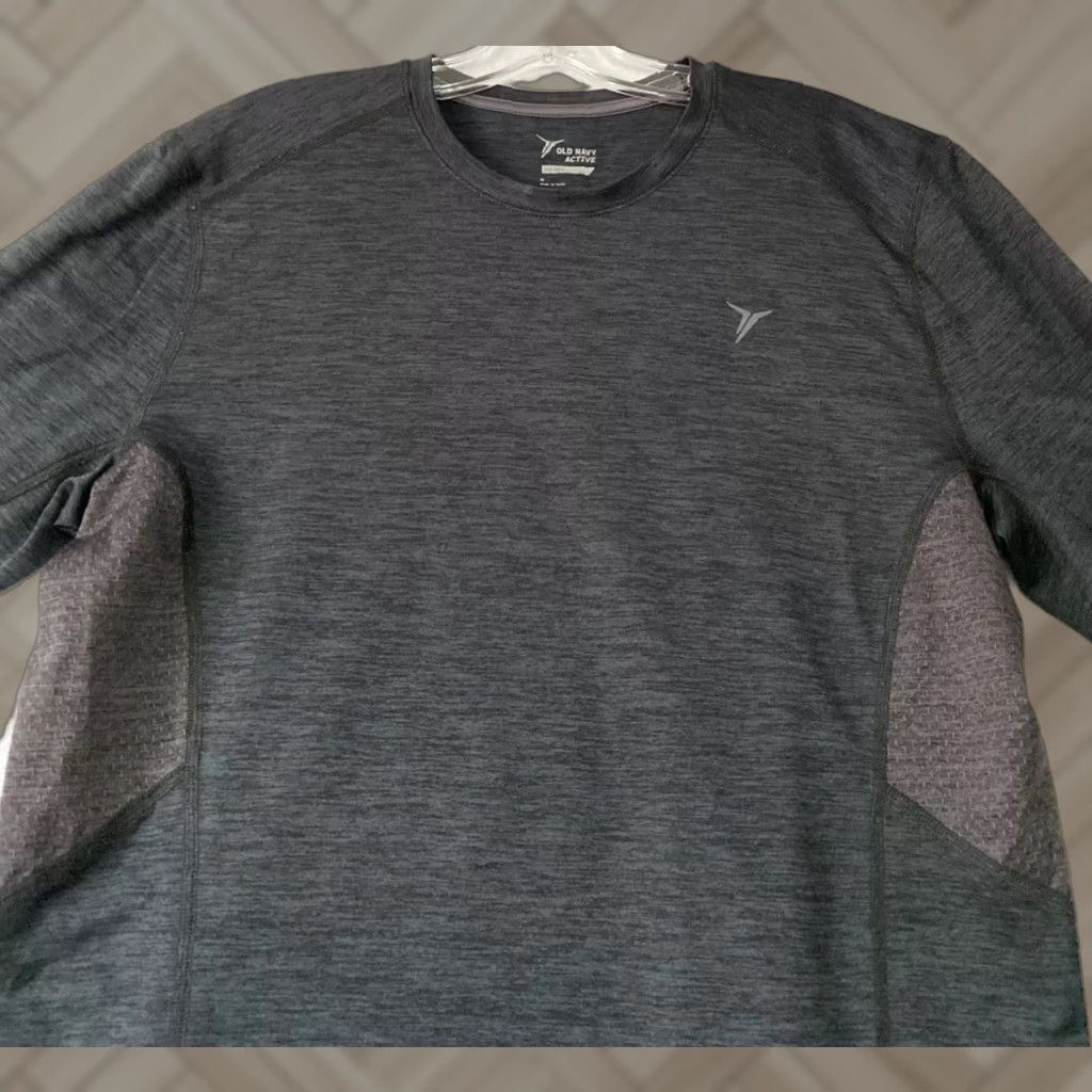Old Navy Old Navy Active Shirt Mens Size M Go-Dry Long Sleeve Gray Two Tone / 25-21 Shirt Mens M Gray Go-Dry Two Tone Long Sleeve Active Shirt Size US M / EU 48-50 / 2 - 1 Thumbnail