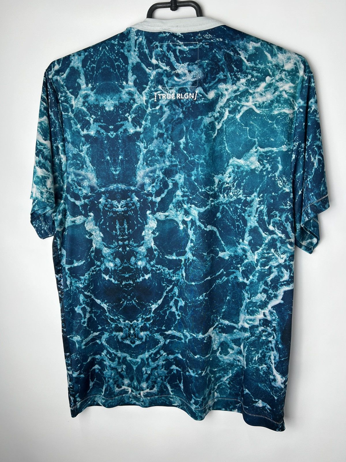 Japanese Brand Vintage streetwear y2k True Religion Sublimated Waves Print Size US M / EU 48-50 / 2 - 7 Thumbnail