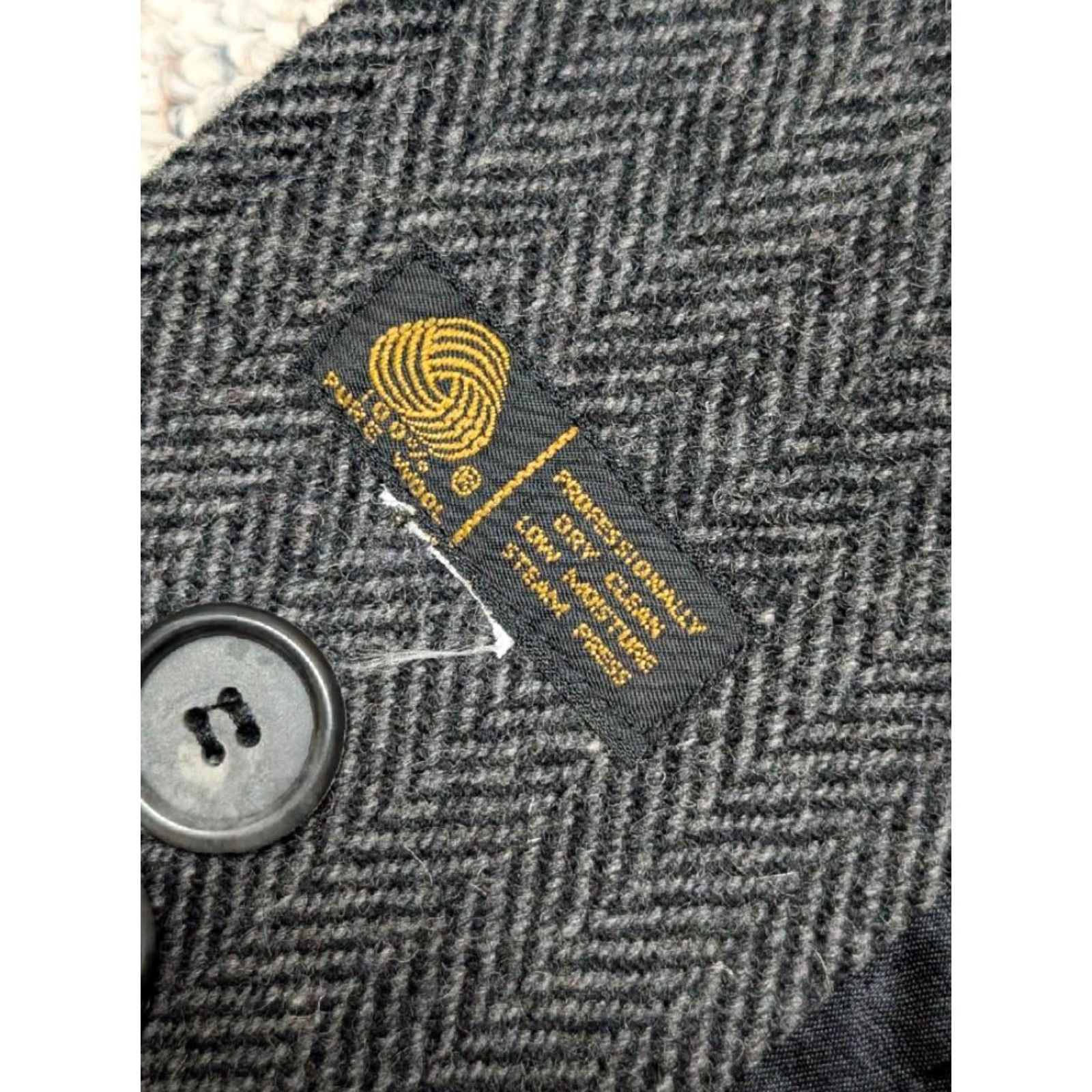 London Fog VINTAGE London Fog Overcoat Tweed USA Made grey Herringbone 42 44 Charcoal Long Men M Chest 42 in TwEEd Donegal Coat Size US M / EU 48-50 / 2 - 7 Thumbnail