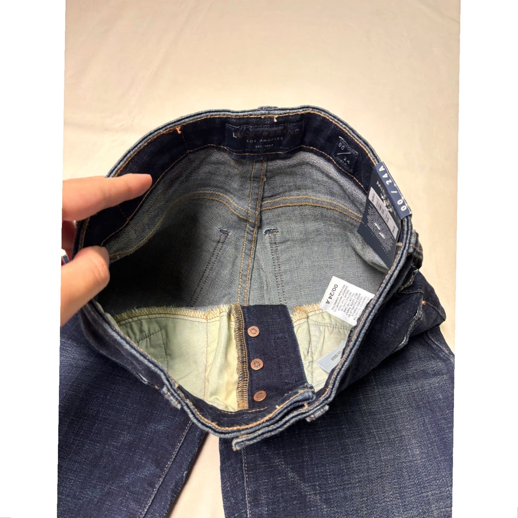 Lucky Brand Lucky Brand Ava Mid Rise Skinny Jeans Dark Wash Womens 00/24 L27 Jeans Beige? (Note: final text removed; please replace with final). Size 42" / US 20 - 4 Thumbnail
