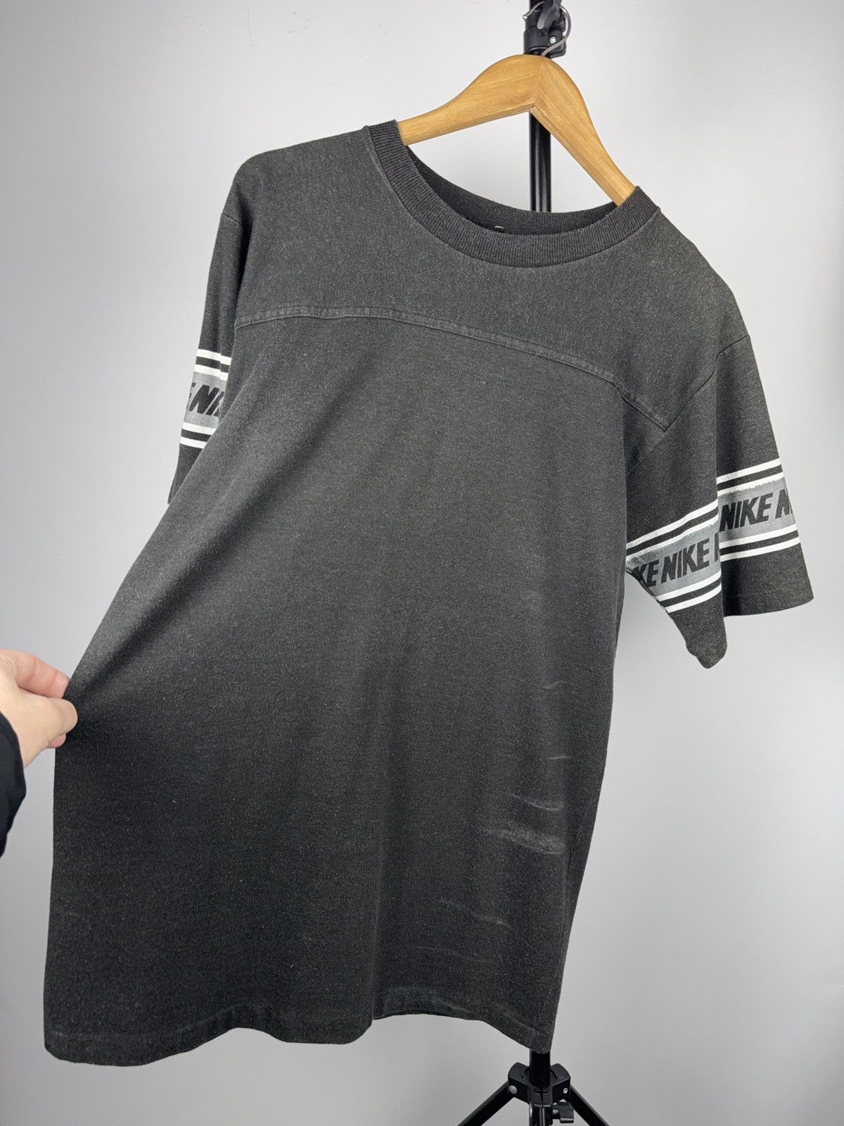Nike Vntg 90s Nike Sleeve Logo T-Shirt Single Stitch Faded Black Size US M / EU 48-50 / 2 - 8 Thumbnail