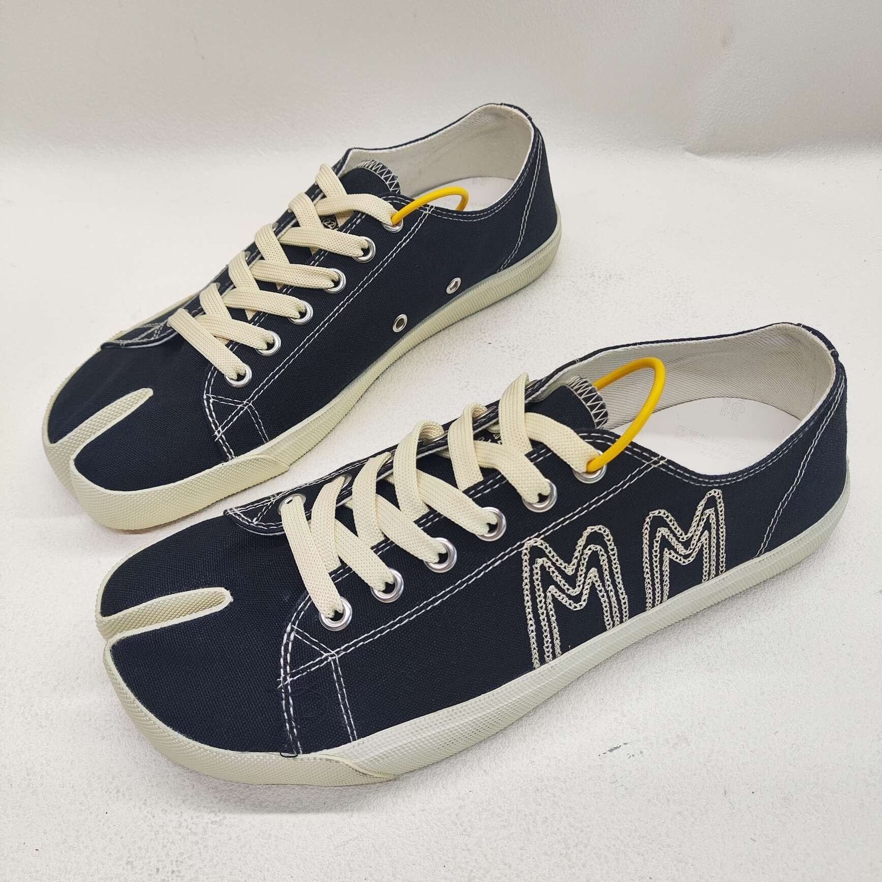 Maison Margiela Maison Margiela Casual Black Lowtop Sneakers 9 Men Size US 9 / EU 42 - 1 Thumbnail
