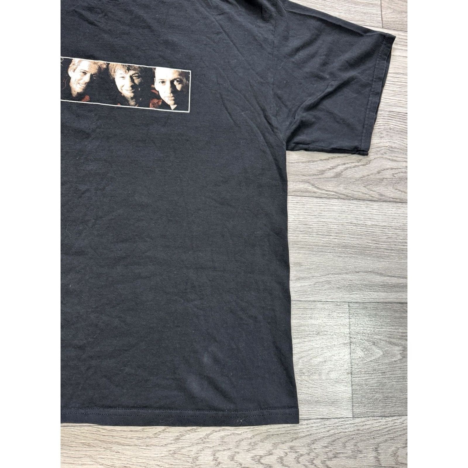 Gildan VINTAGE Status Qwo RIFFTS Tour UK 2003 2004 Rock Band T-Shirt Black 2XL Mens Short Sleeve T-Shirt XS? Size US XXL / EU 58 / 5 - 5 Thumbnail