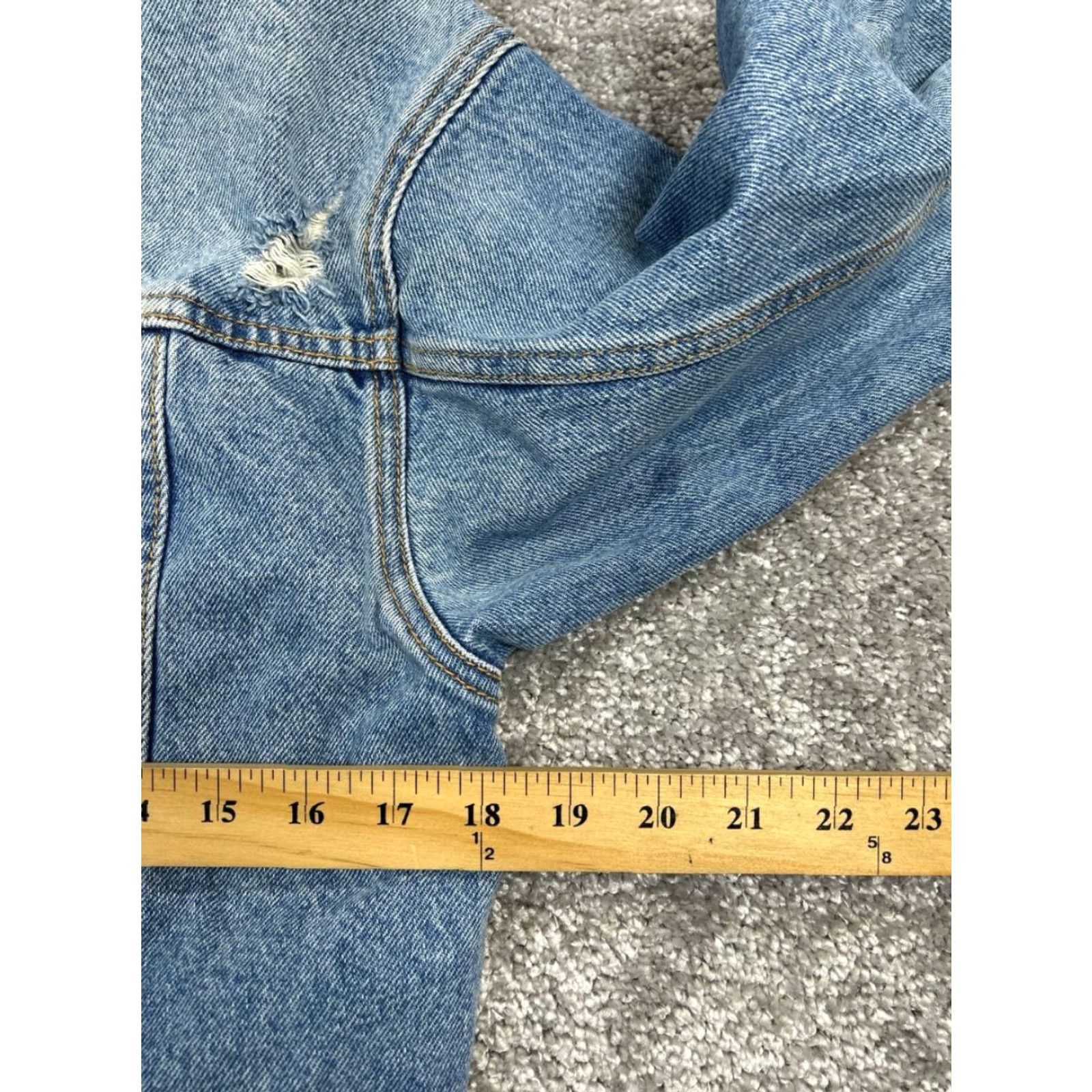 Abercrombie & Fitch Abercrombie & Fitch Jacket Womens Small Blue Cotton Denim Cropped Pleated Jacket Womens Small Blue Denim Cropped Pleated Size S / US 4 / IT 40 - 6 Thumbnail