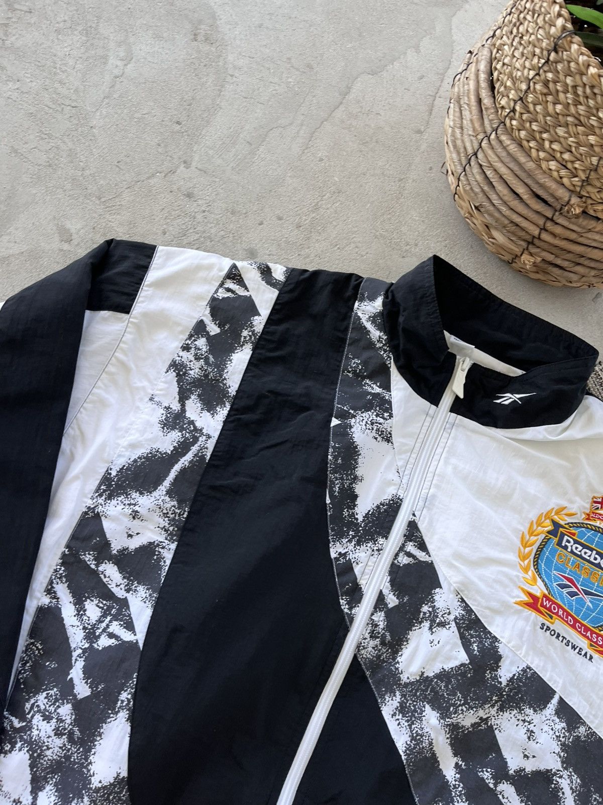 Reebok Reebok Track Jacket Black White Retro logo Sportswear Y2K Size US L / EU 52-54 / 3 - 5 Thumbnail
