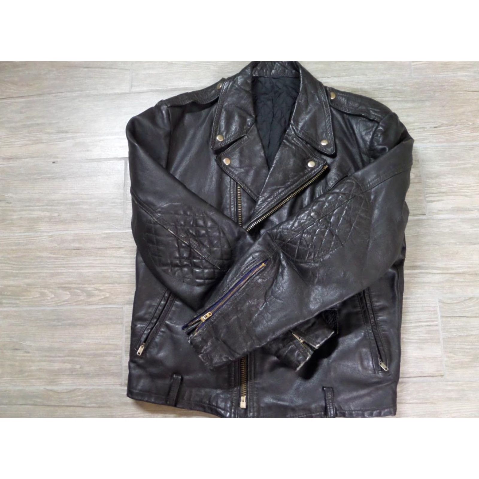 Vintage VINTAGE 1970s MOTORCYCLE Leather Jacket 40 patina CUSTOM Harley BIKER Mens Jacket Black Leather M 40-42 Patina Patina Vintage Motorcycle Jacket Mens Size US M / EU 48-50 / 2 - 2 Thumbnail