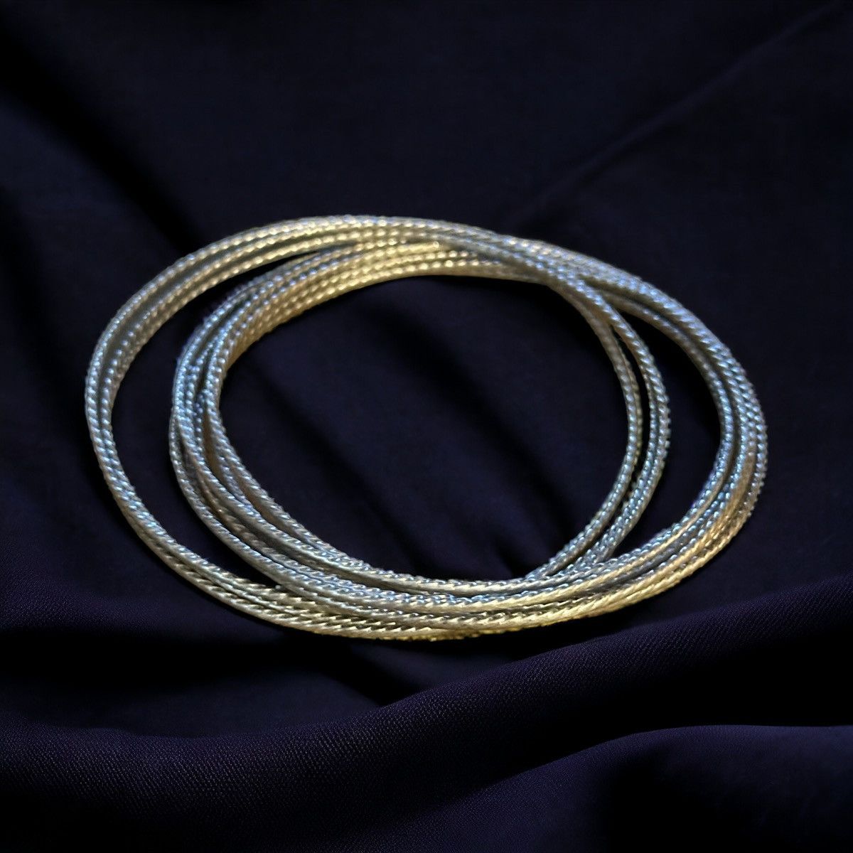 Other Silver tone textured interlocking bangle bracelet Size ONE SIZE - 1 Thumbnail