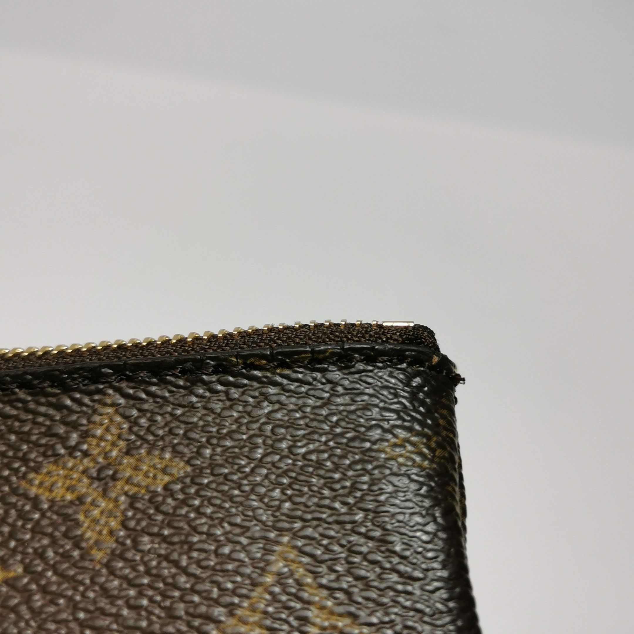 Louis Vuitton Louis Vuitton (LV) Monogram Print Zippered Vintage Coin Pur Size ONE SIZE - 7 Thumbnail