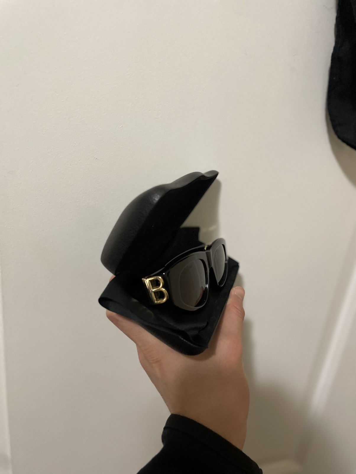 Black Oval Sunglasses