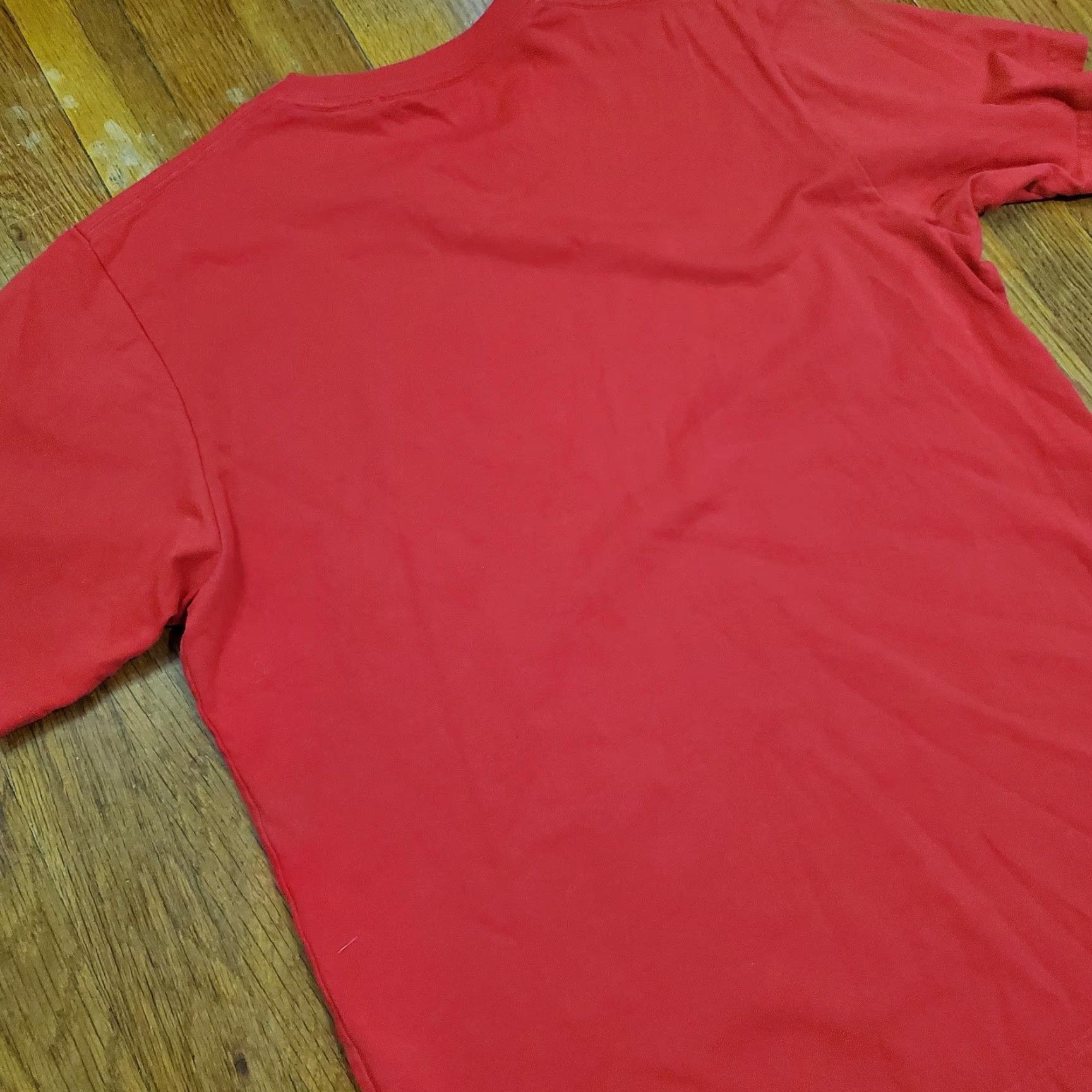 Uniqlo Uniqlo Shirt Mens L Red KAWS TOKYO FIRST UT Collab Graphic Tee Streetwear Size US L / EU 52-54 / 3 - 7 Thumbnail
