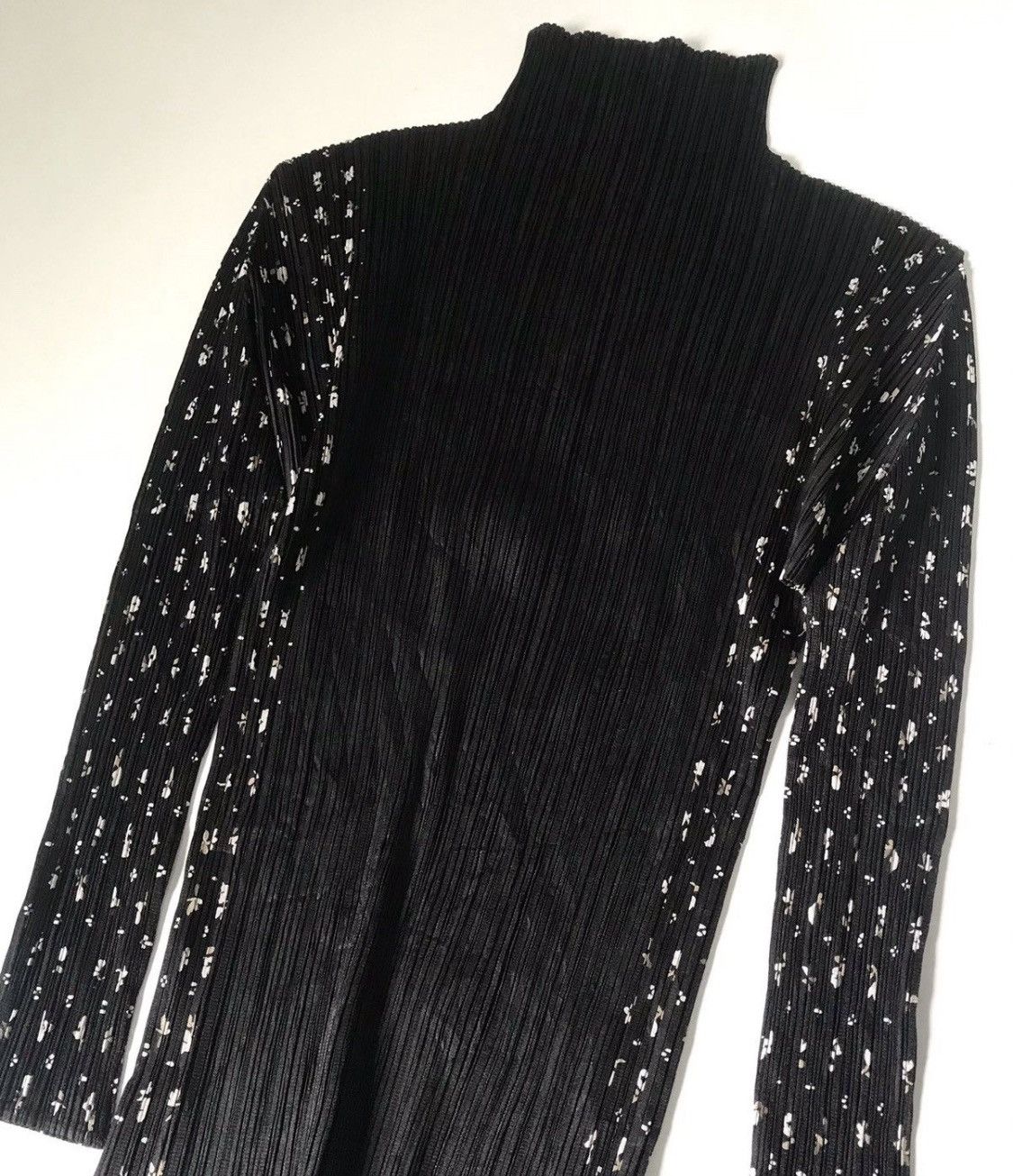 Pleats Please Issey Miyake TAX FREE 🇺🇸 issey miyake pleats please flowers mockneck Size S / US 4 / IT 40 - 2 Thumbnail