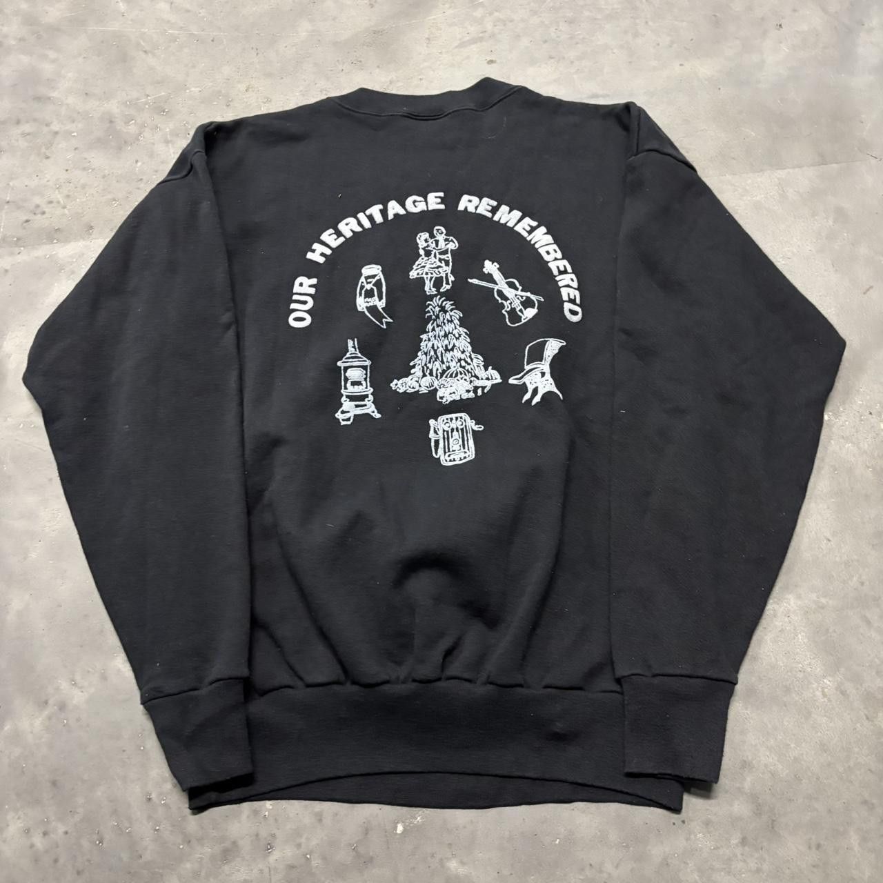 Japanese Brand × Vintage Crazy Vintage 90s Faded Black Streetwear Lodge Graphic Crewneck! Size US L / EU 52-54 / 3 - 6 Thumbnail