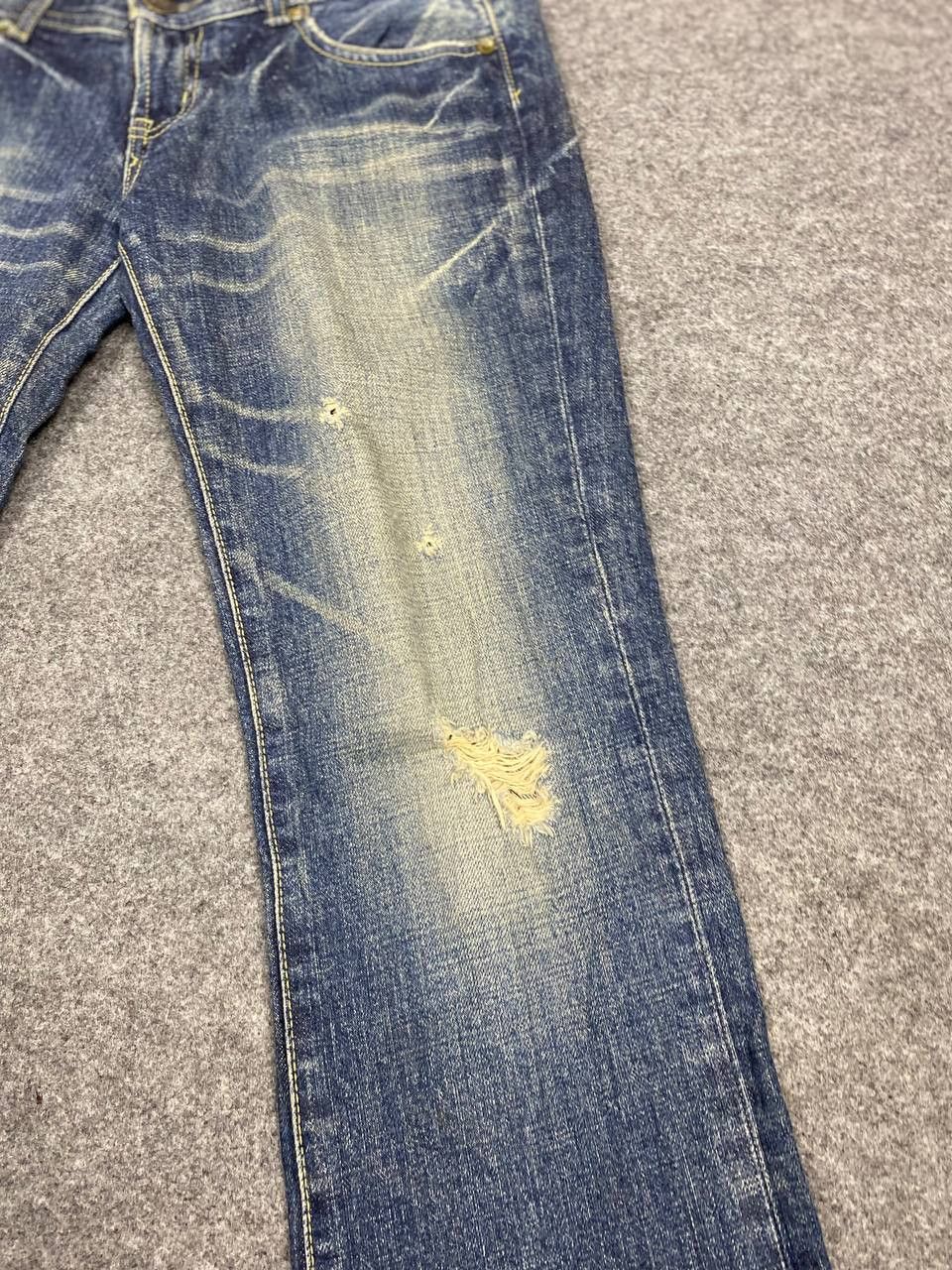 Japanese Brand rodeo crowns japanese brands bootcut flare distressed denim Size 32" / US 10 / IT 46 - 11 Thumbnail