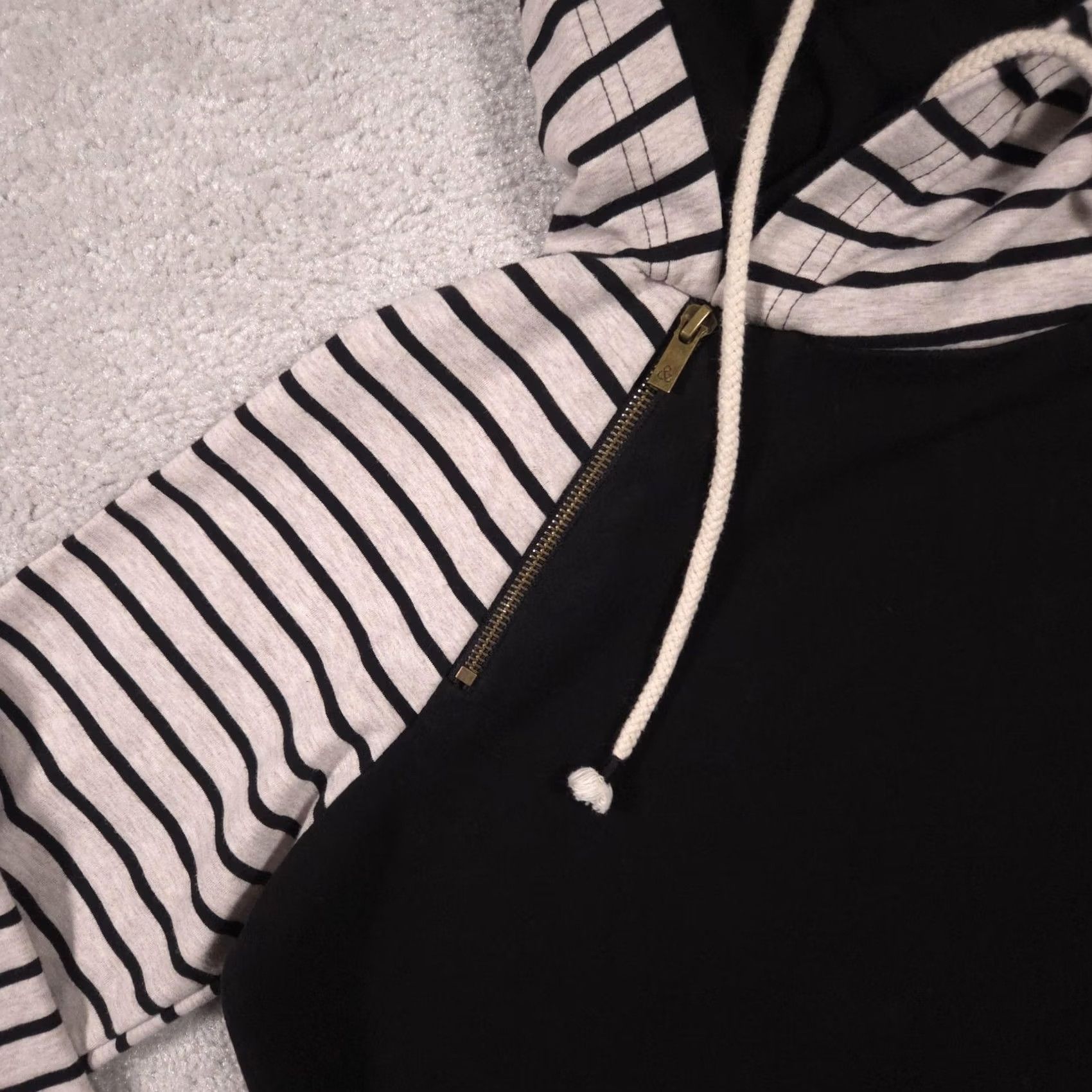 Vintage Ampersand Hoodie Womens Medium Black Striped Hooded Pullover Zip Pocket Knit Size M / US 6-8 / IT 42-44 - 4 Thumbnail