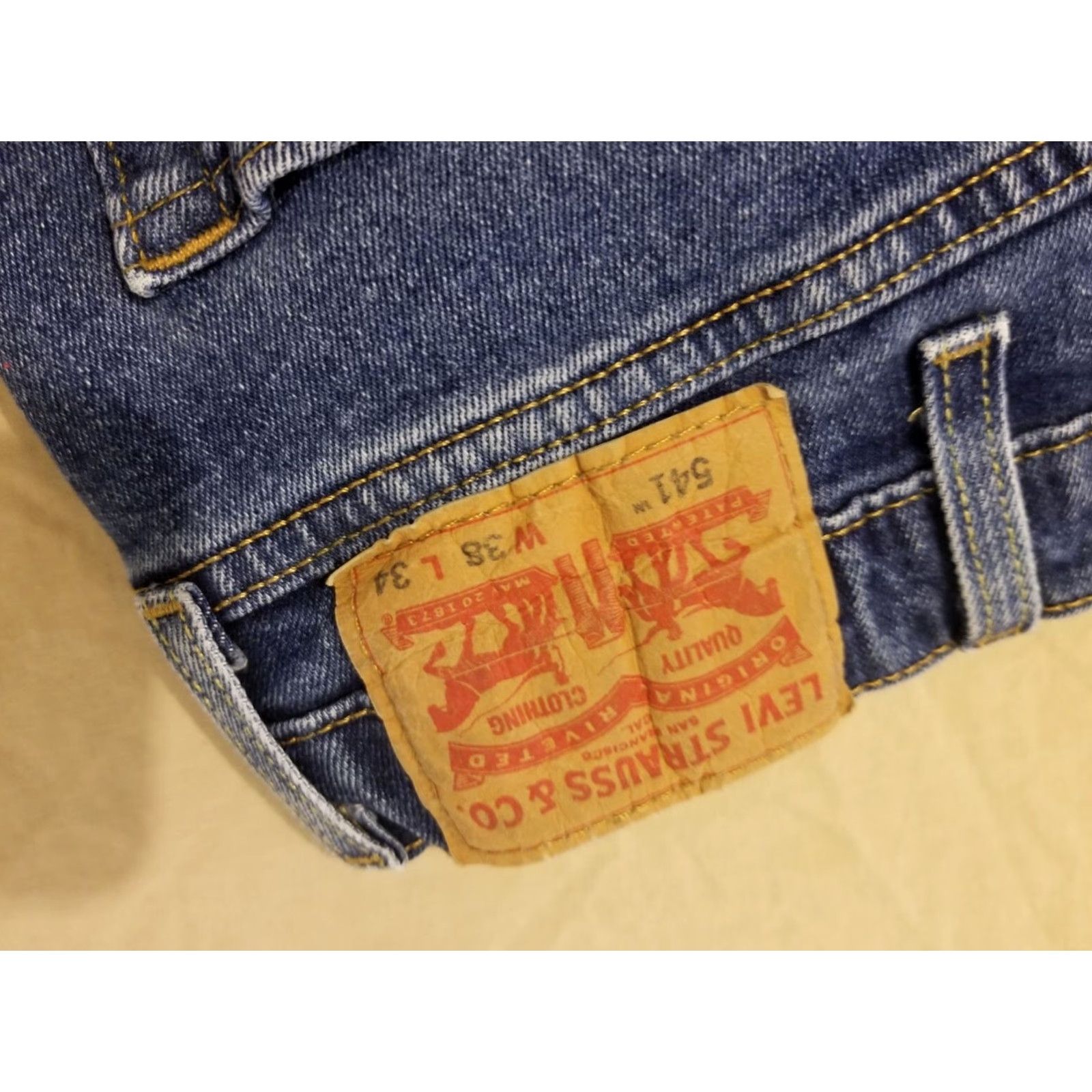 Levi's VINTAGE Levis 541 Jeans 38x34 Athletic Straight Denim Mens Jeans Blue 541 Levi's 38x34 Mens Size US 38 / EU 54 - 3 Thumbnail
