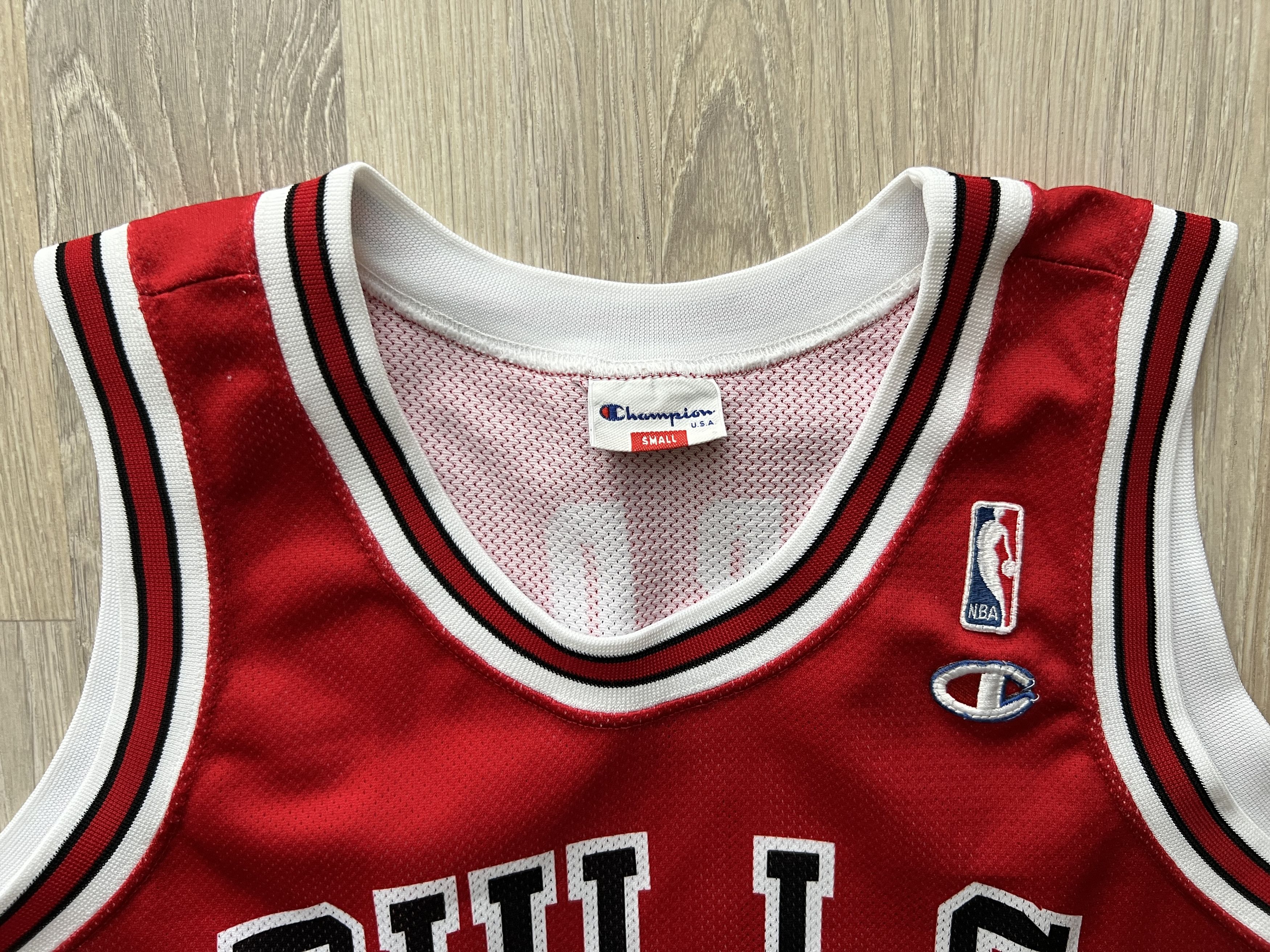 Champion VINTAGE CHAMPION USA CHICAGO BULLS JORDAN 23 NBA RED JERSEY Size US S / EU 44-46 / 1 - 4 Thumbnail
