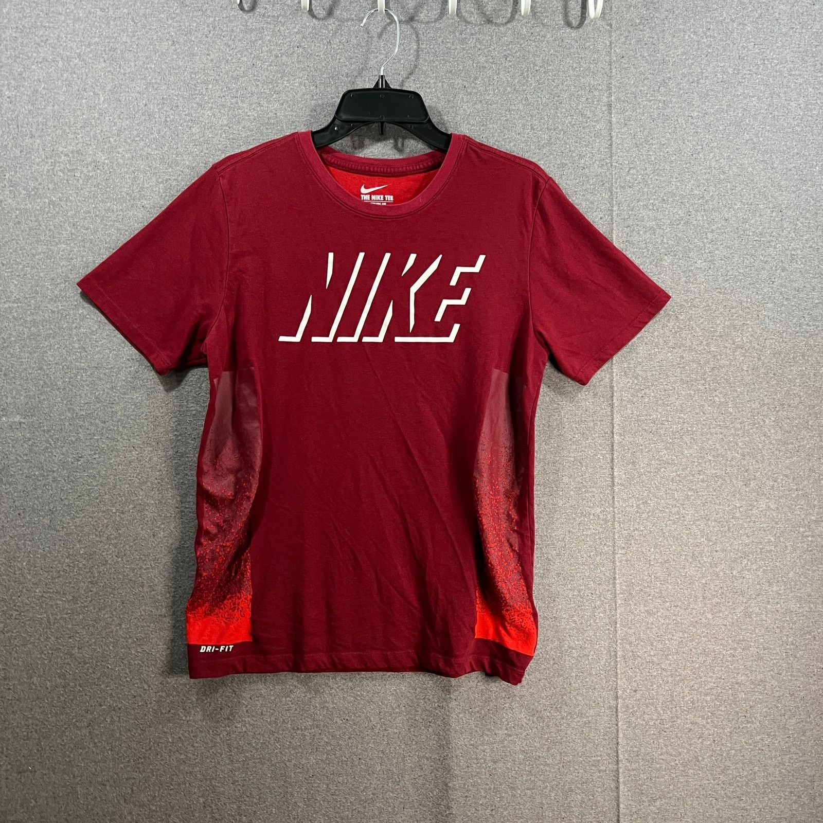 Nike Nike Dri-Fit T Shirt Red and White Outdoor Athletic Casual Size M / US 6-8 / IT 42-44 - 1 Thumbnail