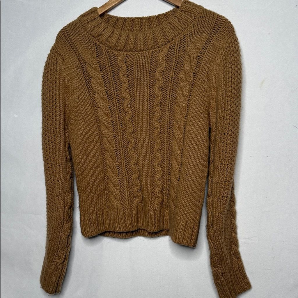 Elie Tahari Elie. Tahari cable knit tan crew neck pullover sweater sz M Size M / US 6-8 / IT 42-44 - 2 Thumbnail