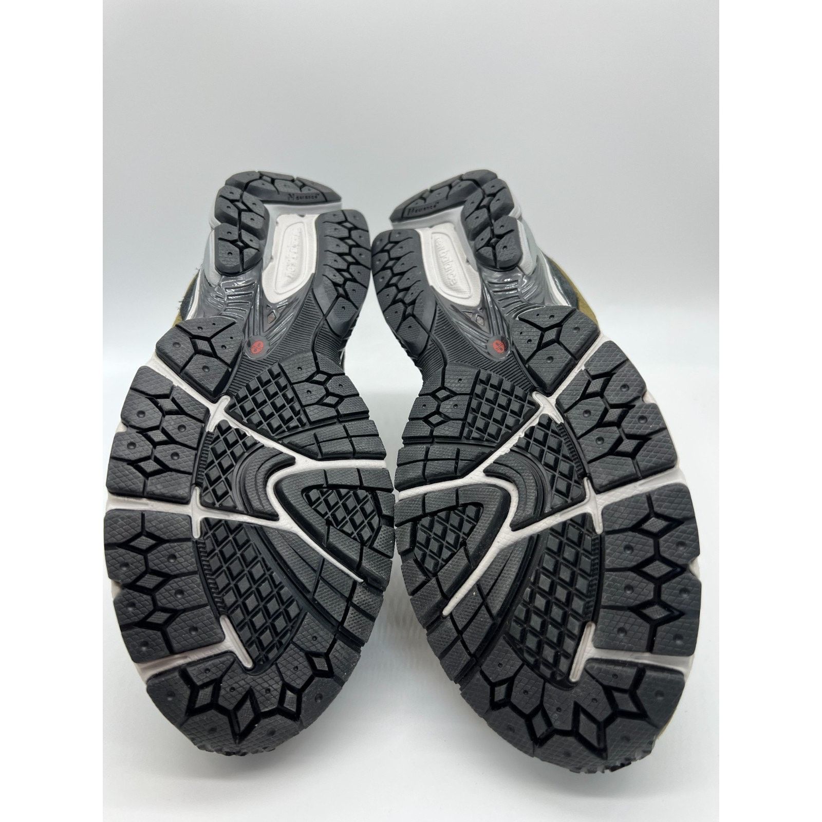 New Balance 2002R Woodland Black Men\ display picture 1