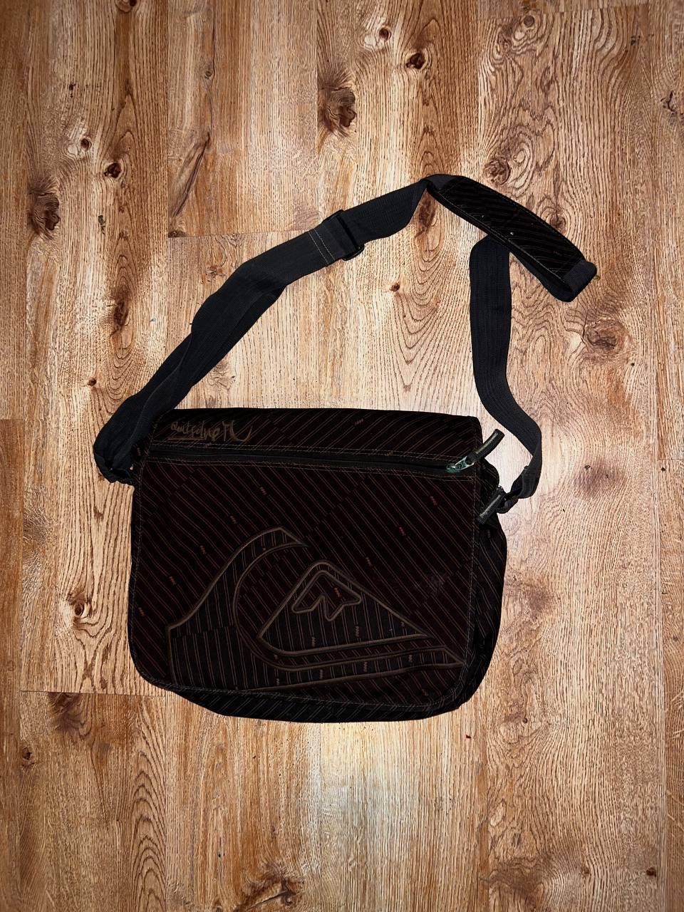Quicksilver × Quiksilver × Vintage Vintage Quiksilver Big Logo Y2K Messenger Bag Black Size ONE SIZE - 2 Thumbnail