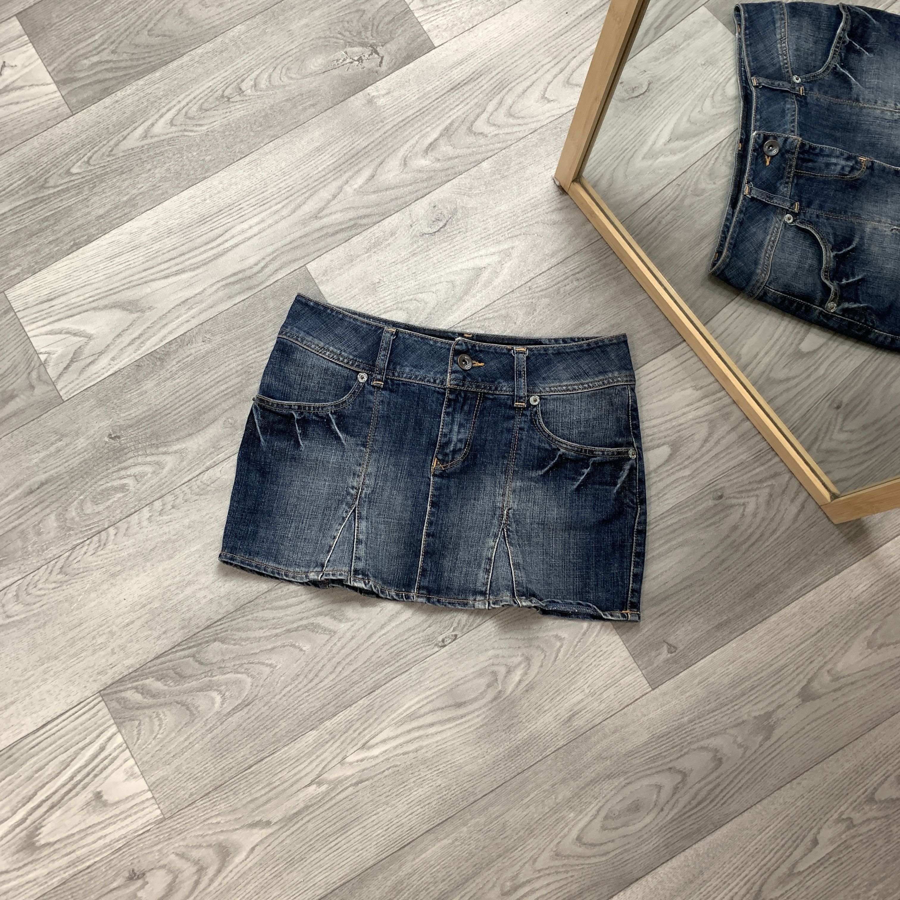Japanese Brand Vintage Y2K Faded Avantgarde Denim Blue Low Rise Mini Skirt Size 26" / US 2 / IT 38 - 1 Thumbnail