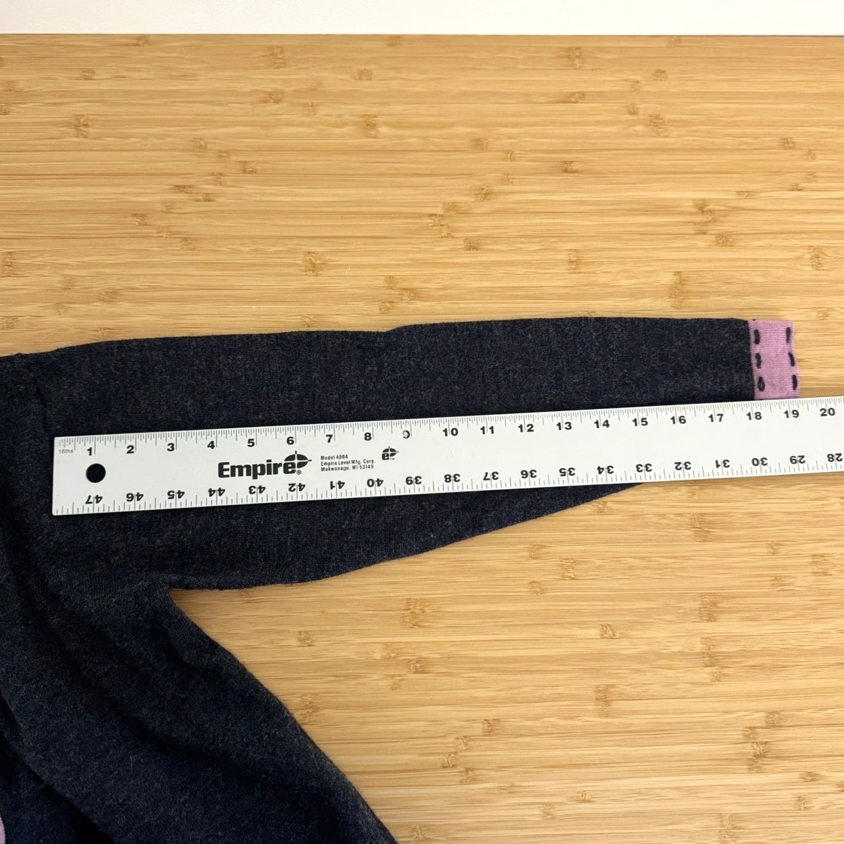 Pendleton VTG Pendleton Cardigan Wool Gray Pink Trim S Womens V-Neck Long Sleeve Button Down Sweater 100% Virgin Wool SS Size S / US 4 / IT 40 - 5 Thumbnail