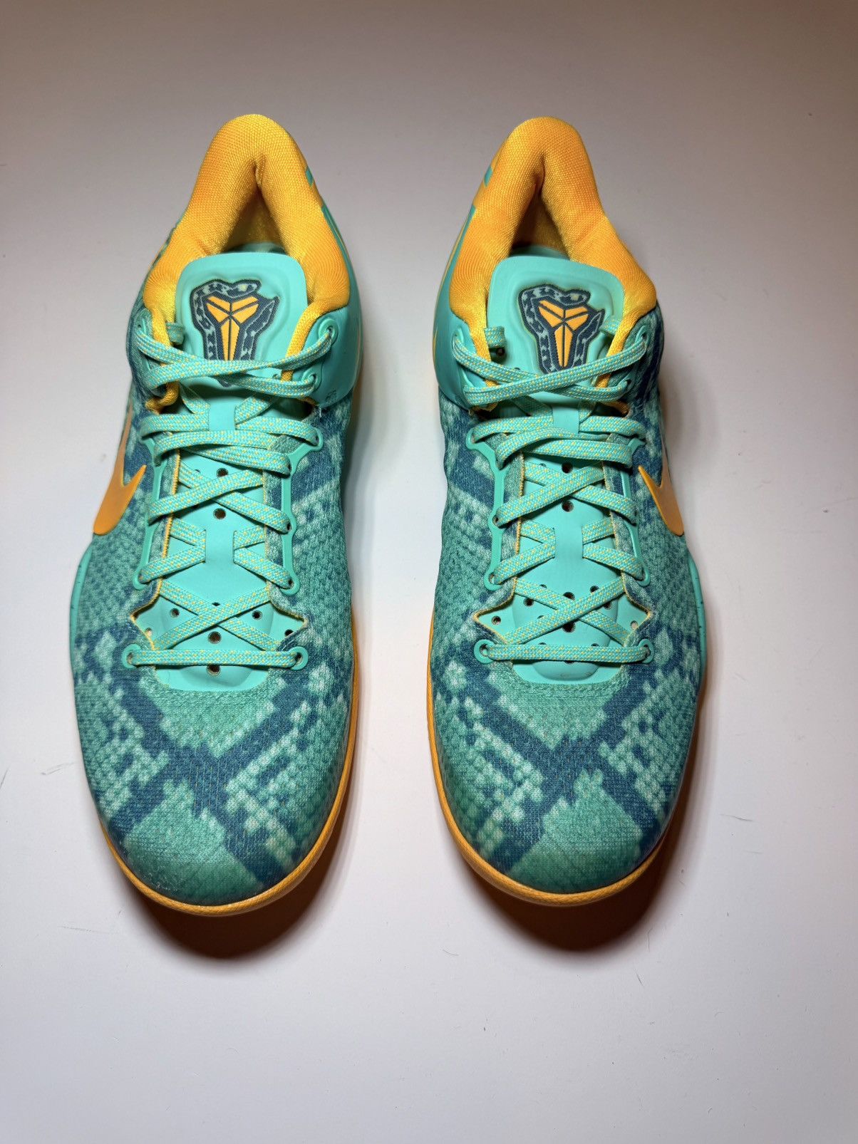 Nike RARE Nike Kobe 8 Green Glow size 8.5 Men 555035 304 Size US 8.5 / EU 41-42 - 4 Thumbnail