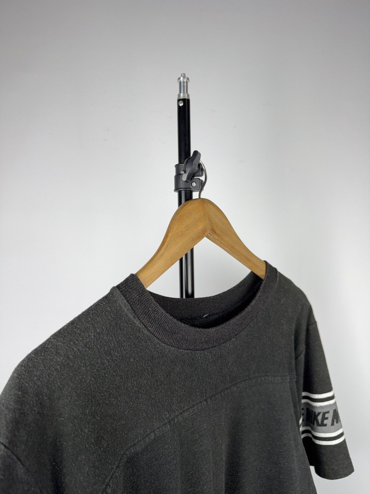 Nike Vntg 90s Nike Sleeve Logo T-Shirt Single Stitch Faded Black Size US M / EU 48-50 / 2 - 2 Thumbnail
