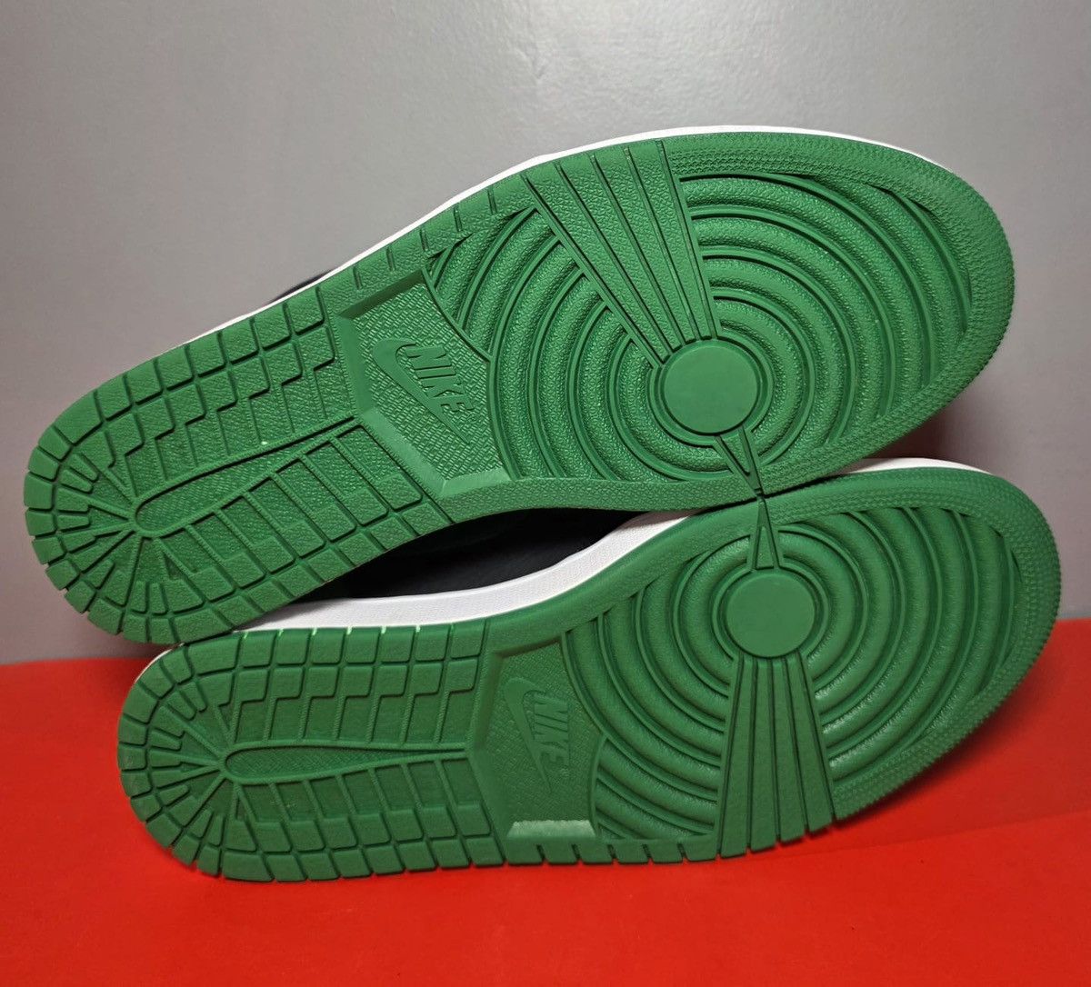 Jordan Brand Size 10.5 - Jordan 1 Retro OG High Pine Green 2.0 Size US 10.5 / EU 43-44 - 6 Thumbnail